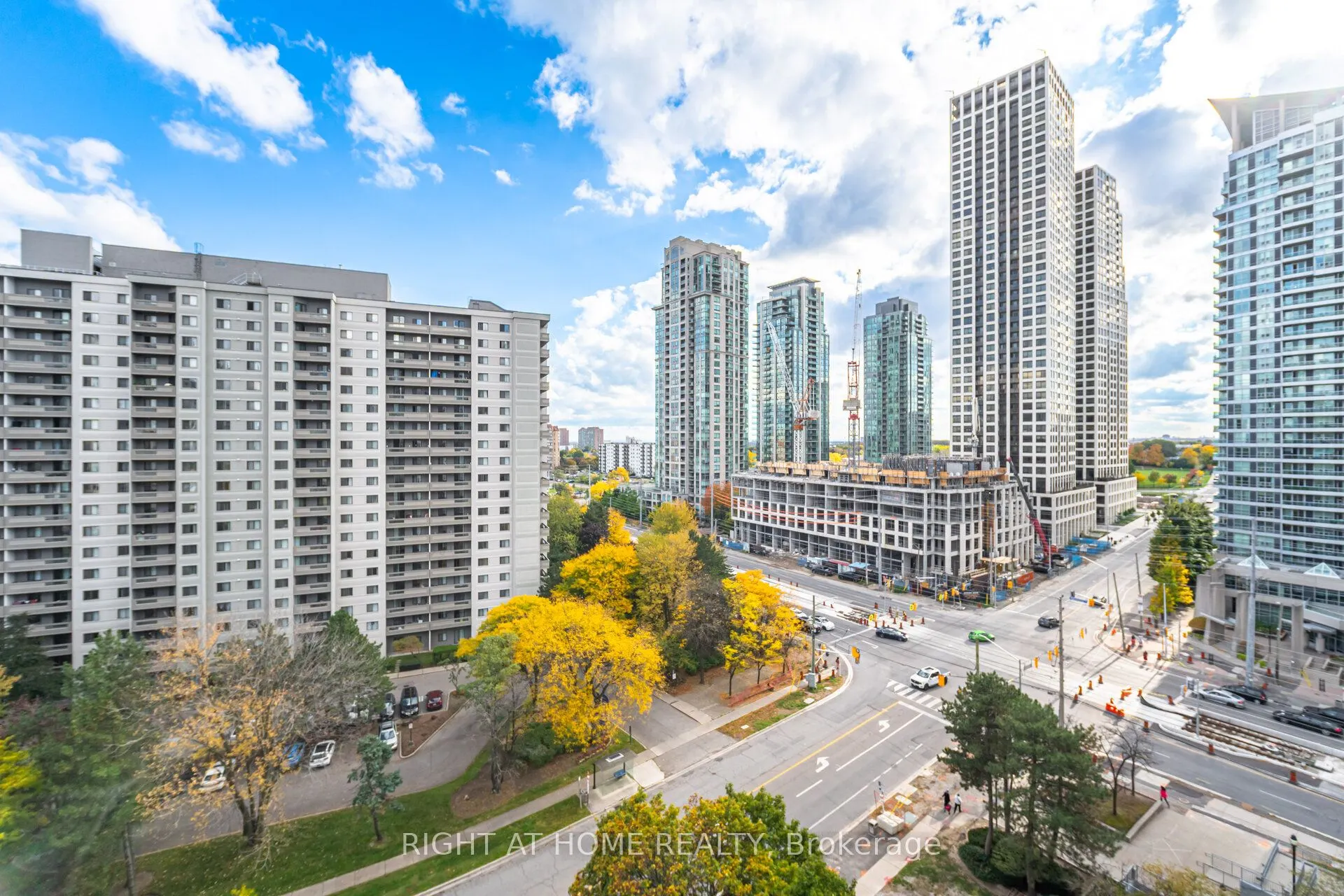 3590 Kaneff Crescent, #1209