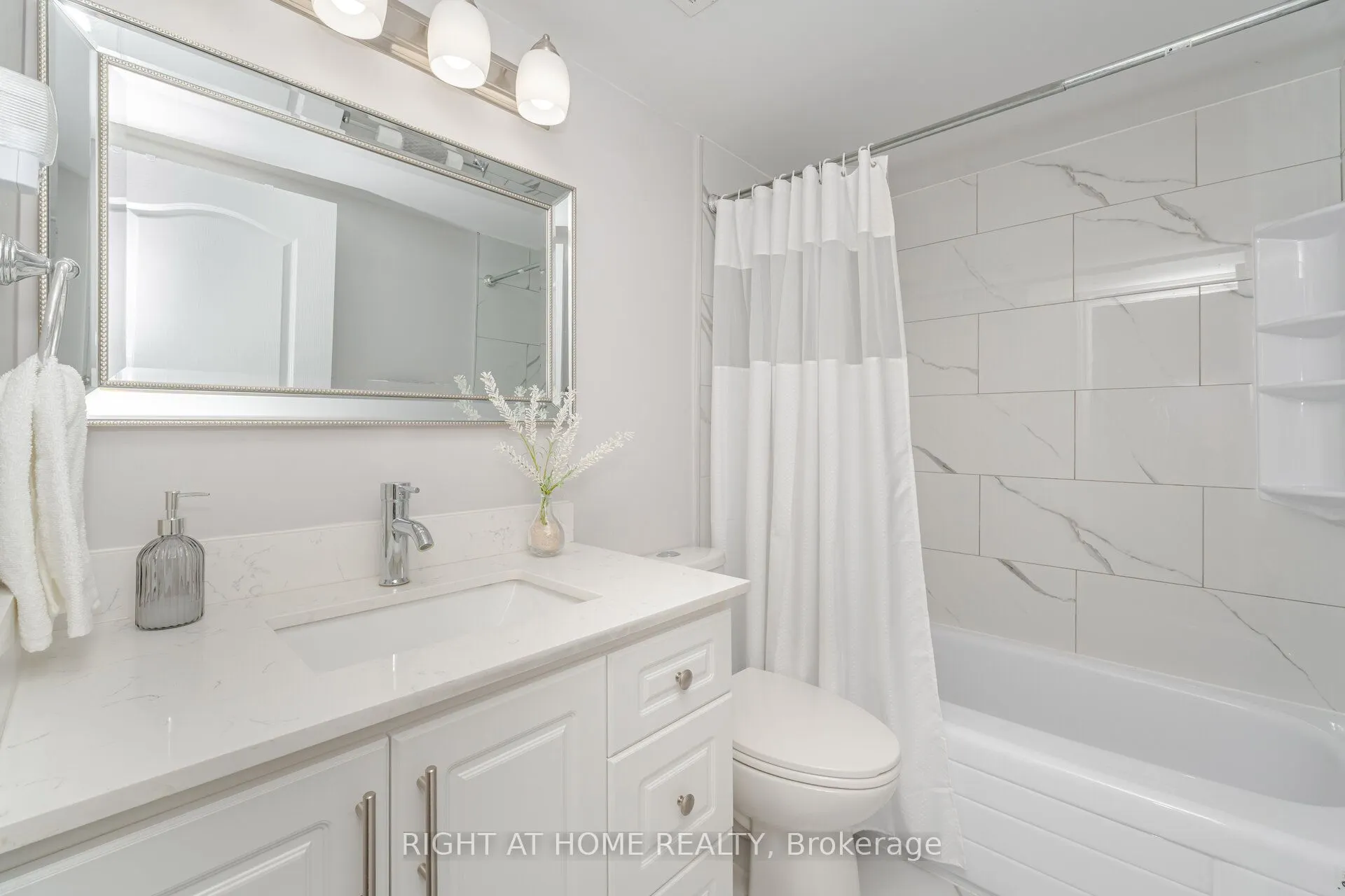 3590 Kaneff Crescent, #1209