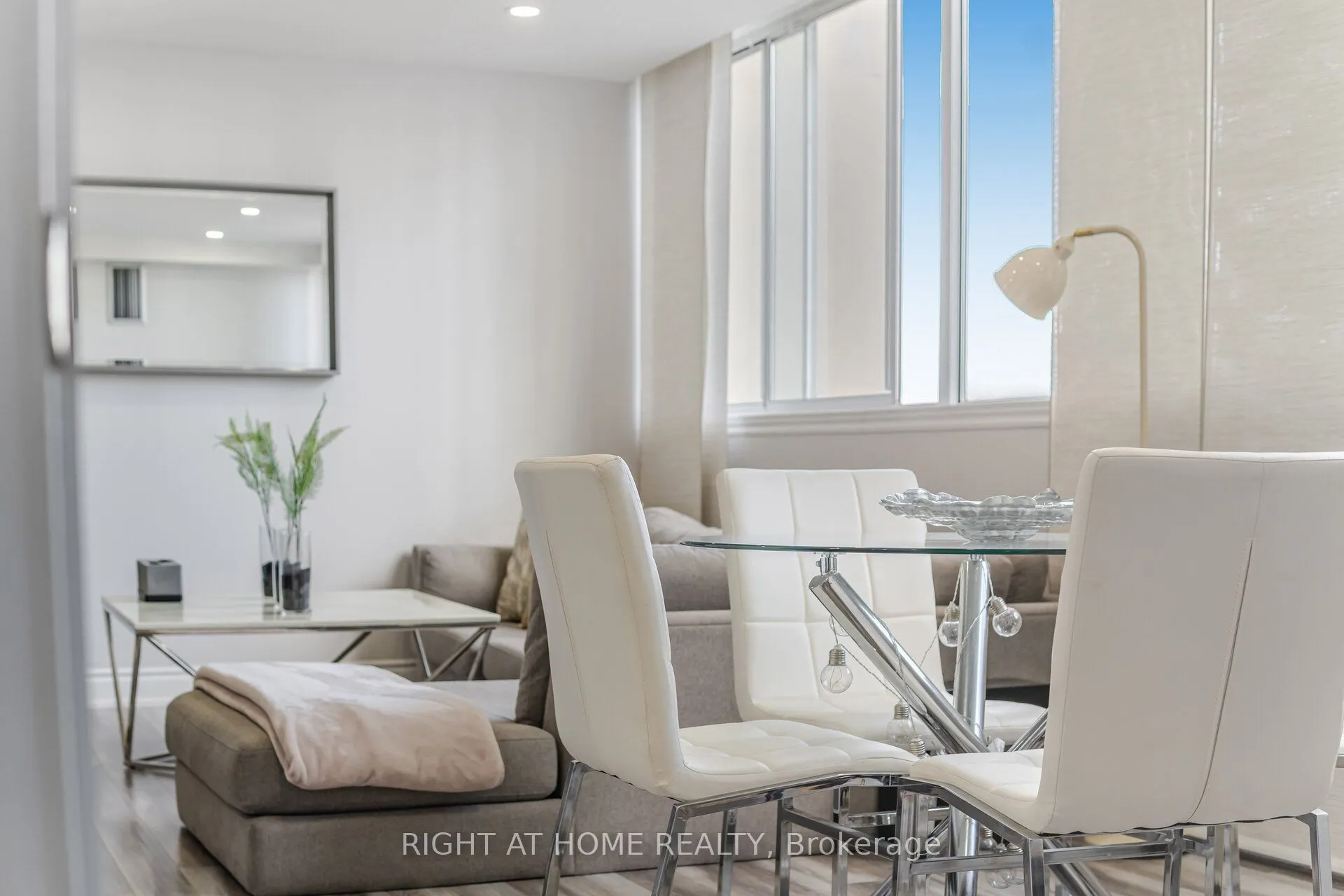 3590 Kaneff Crescent, #1209