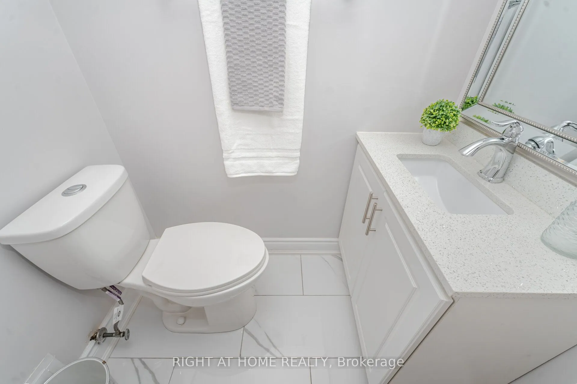 3590 Kaneff Crescent, #1209