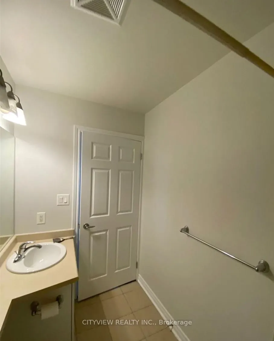 3504 Hurontario Street, #2711