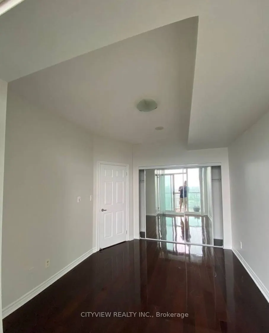 3504 Hurontario Street, #2711