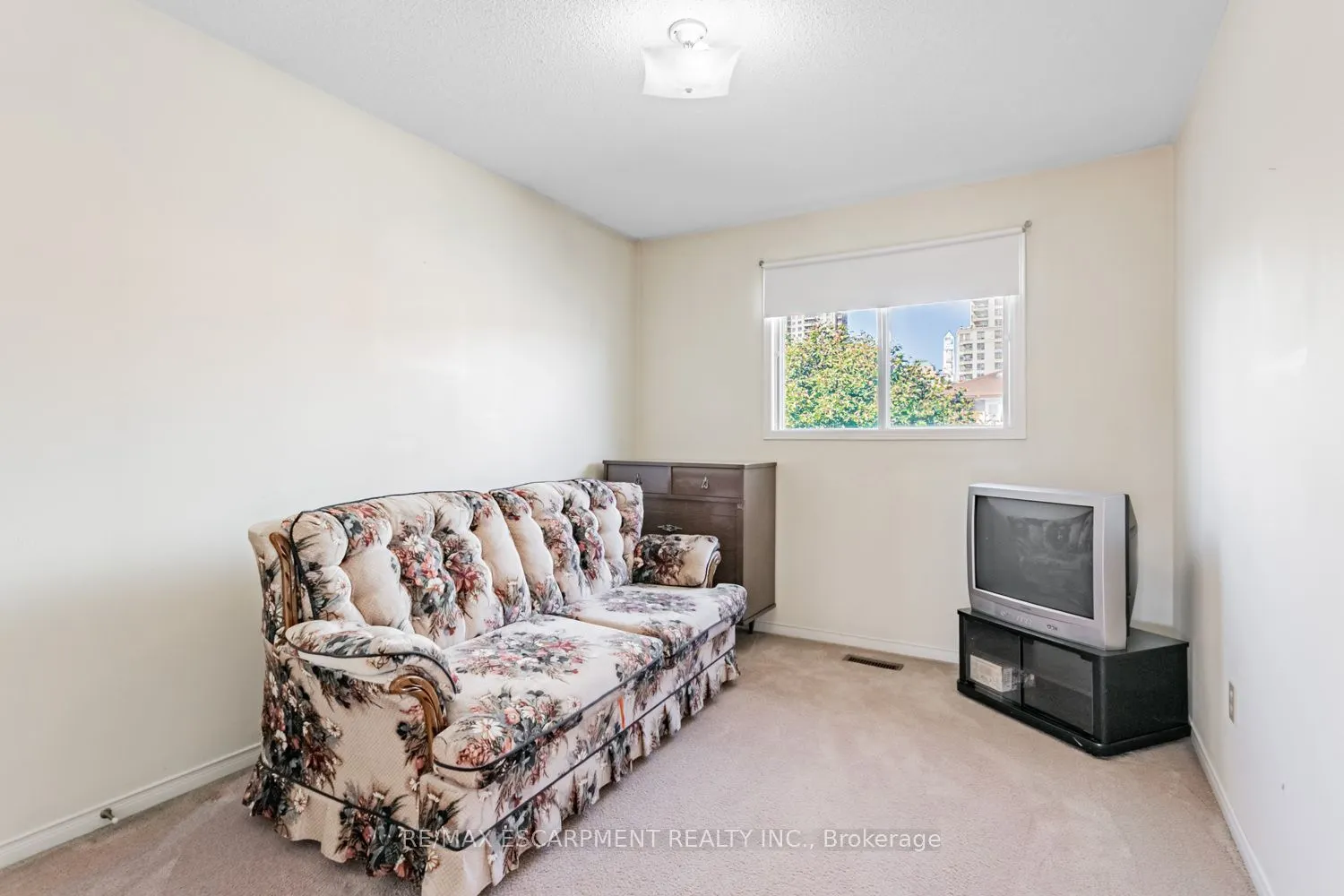 267 MACEDONIA Crescent