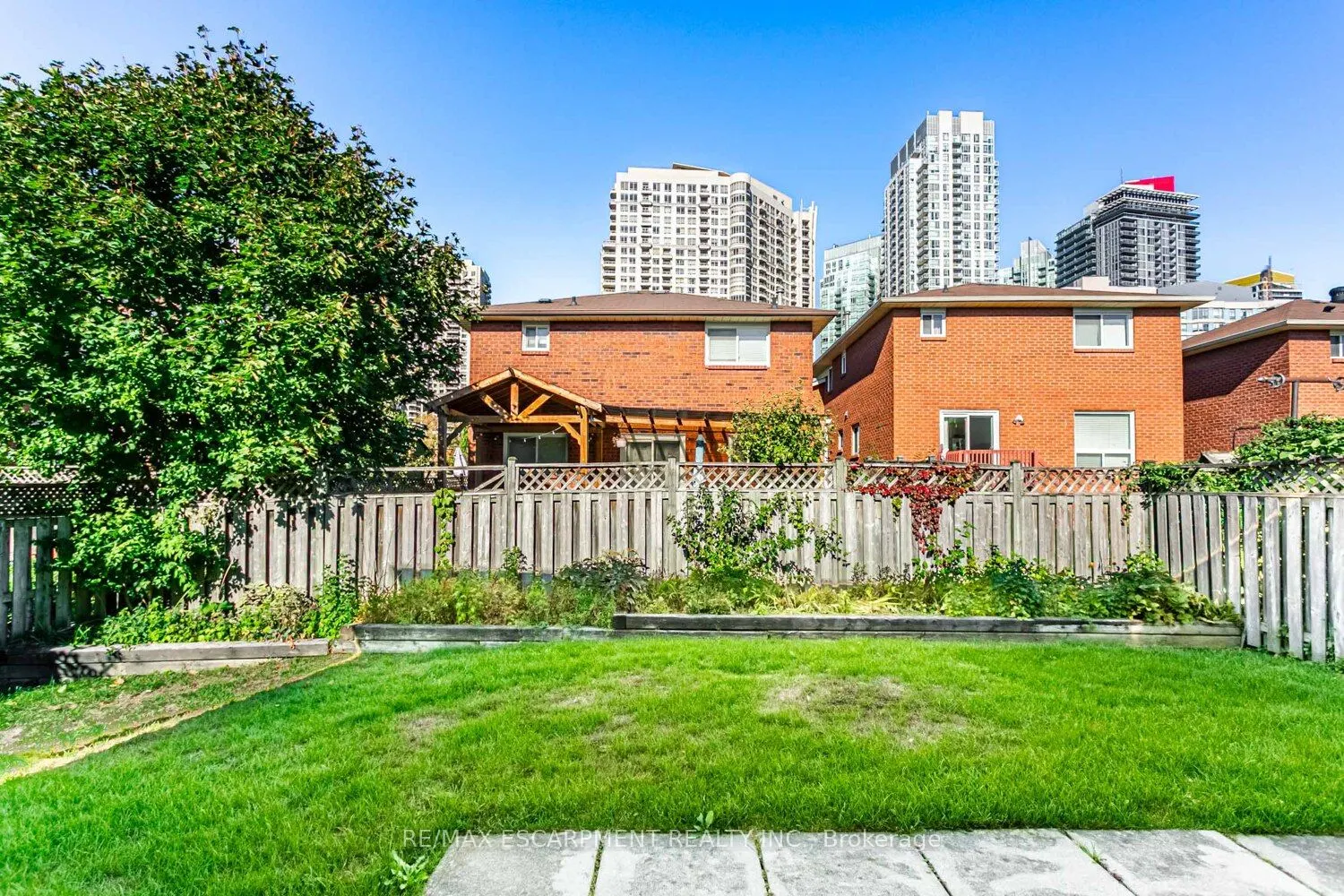 267 MACEDONIA Crescent