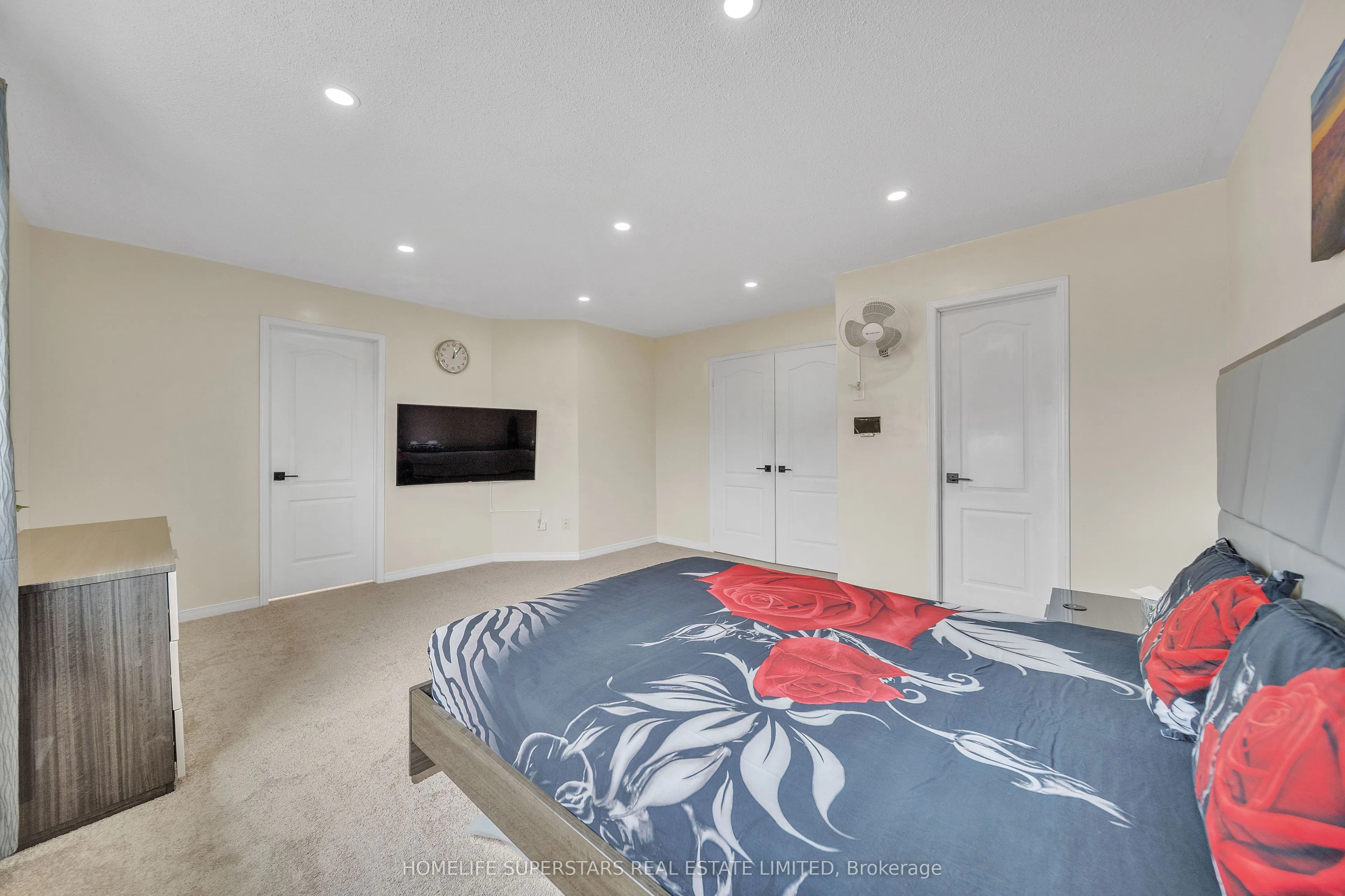 82 Jewel Crescent