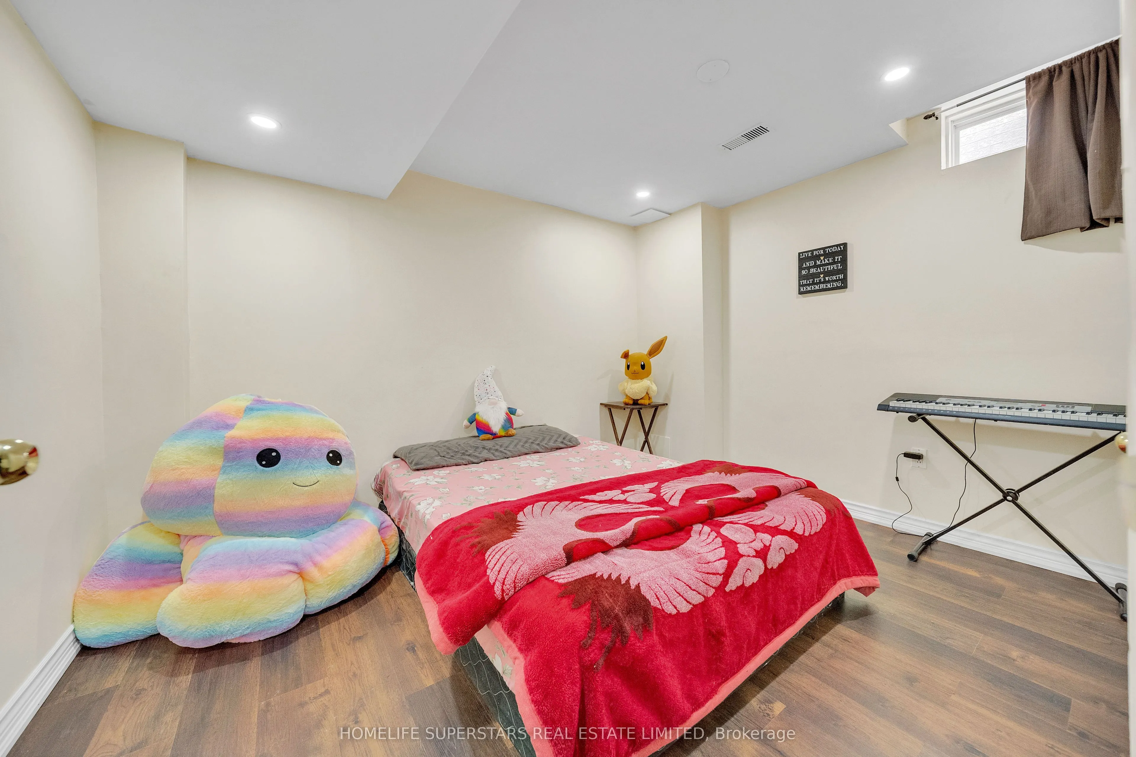 82 Jewel Crescent