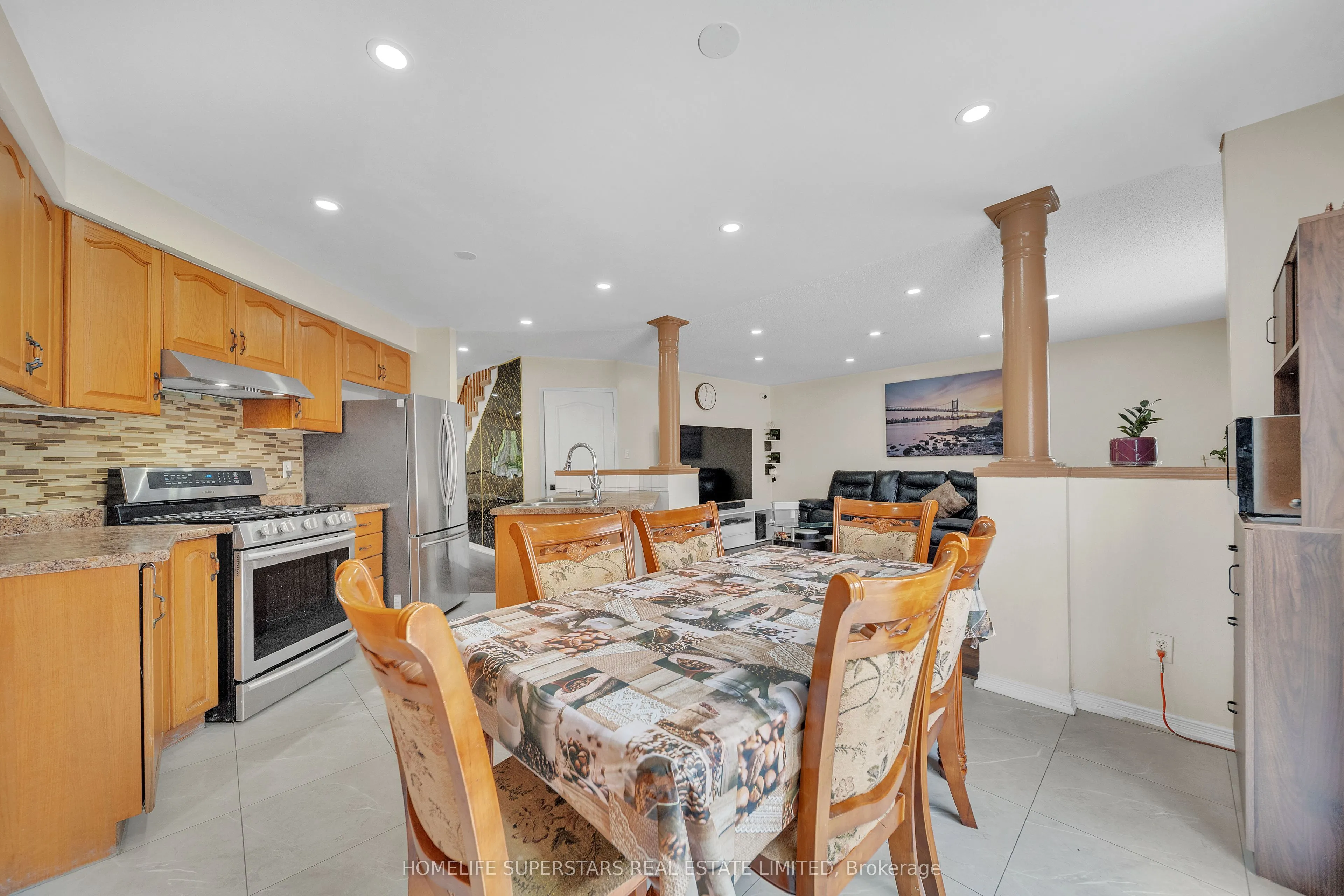 82 Jewel Crescent