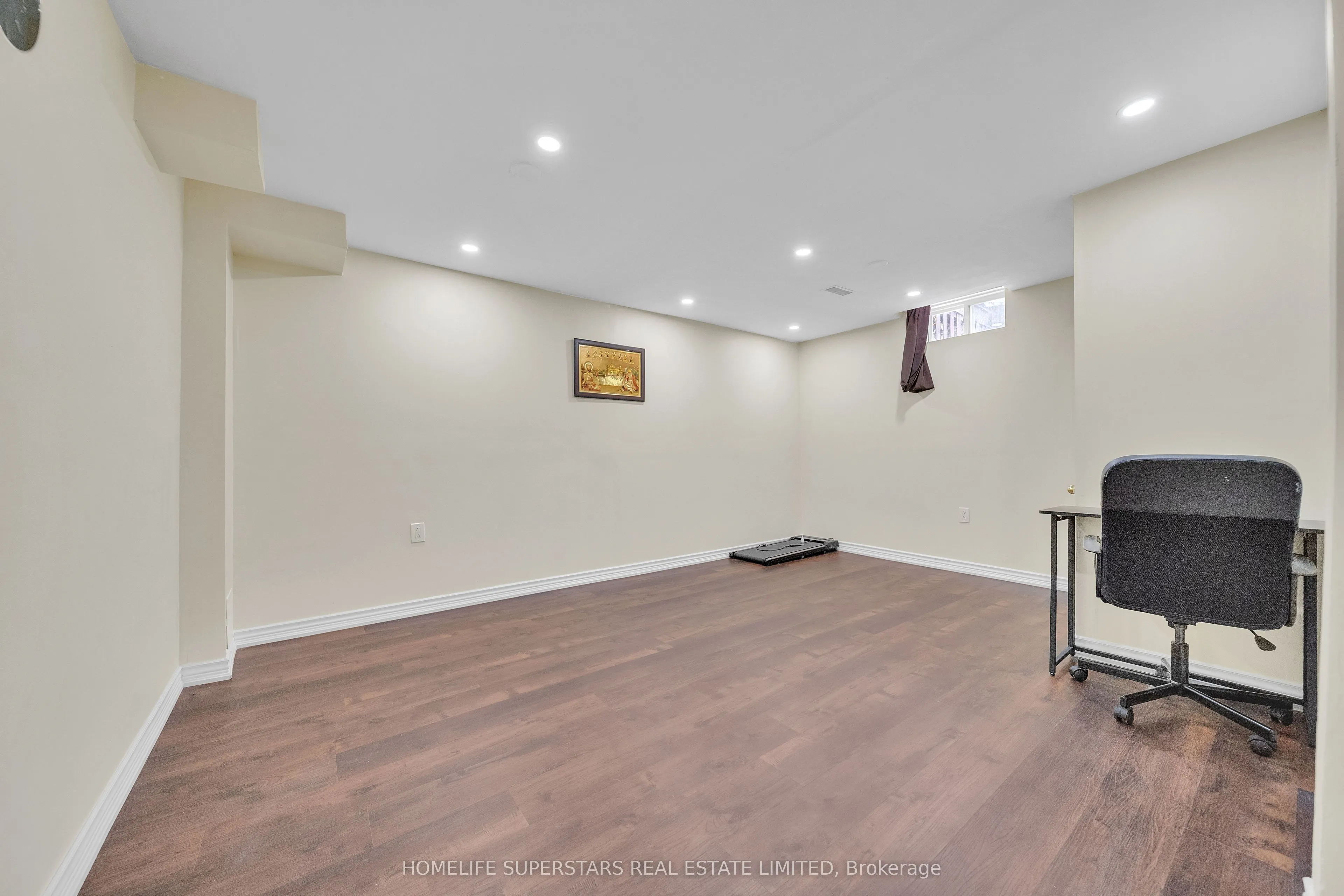 82 Jewel Crescent