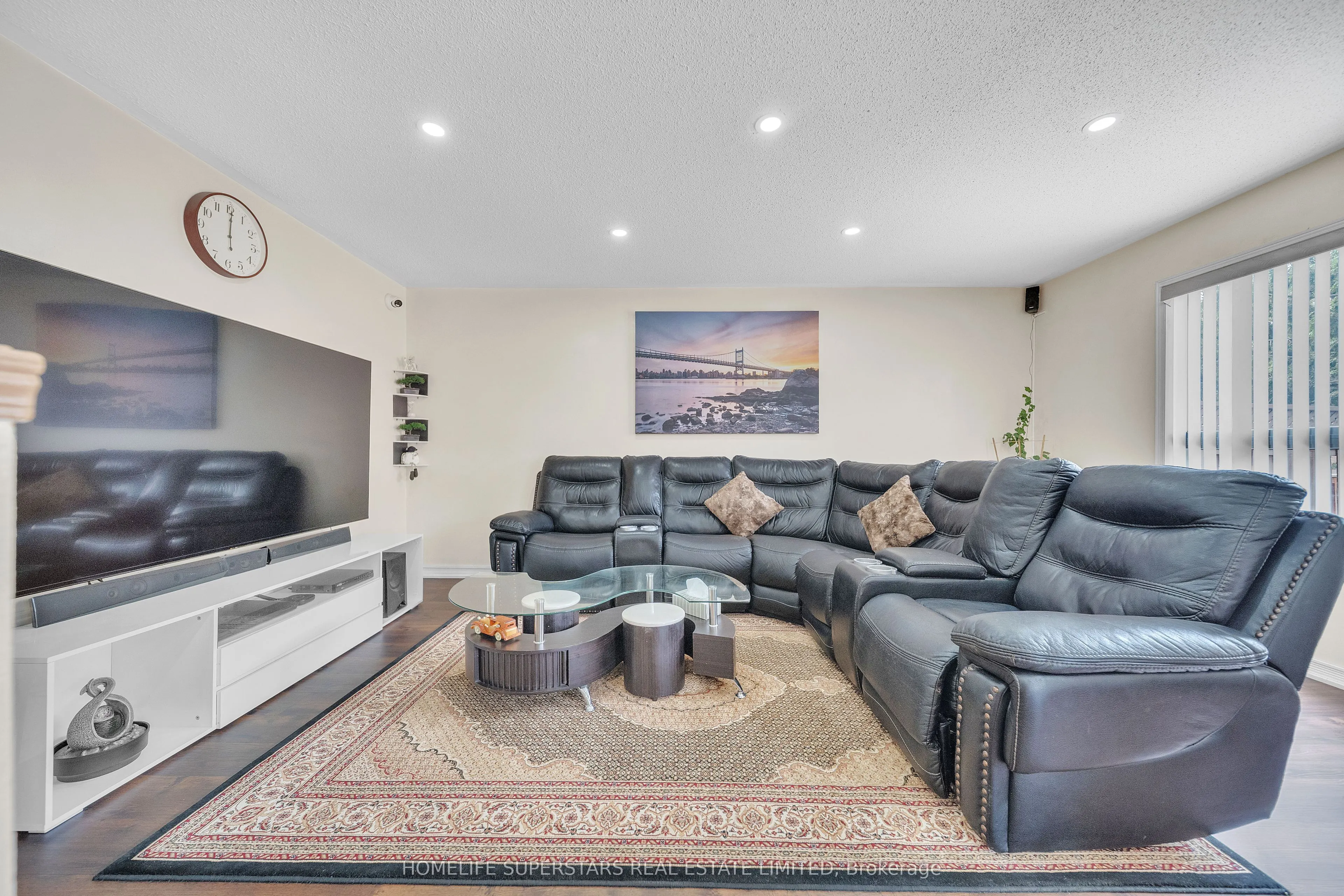 82 Jewel Crescent