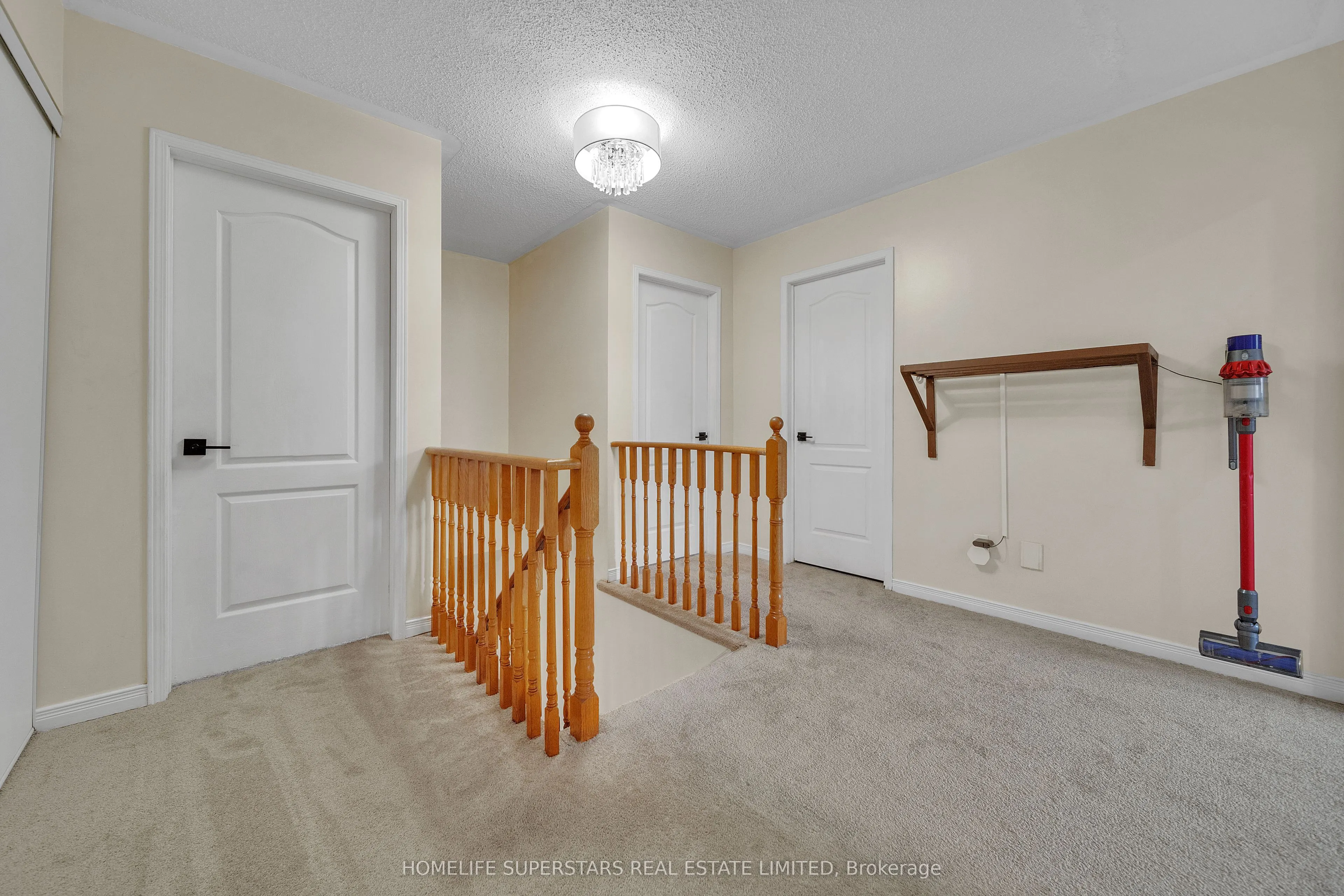 82 Jewel Crescent