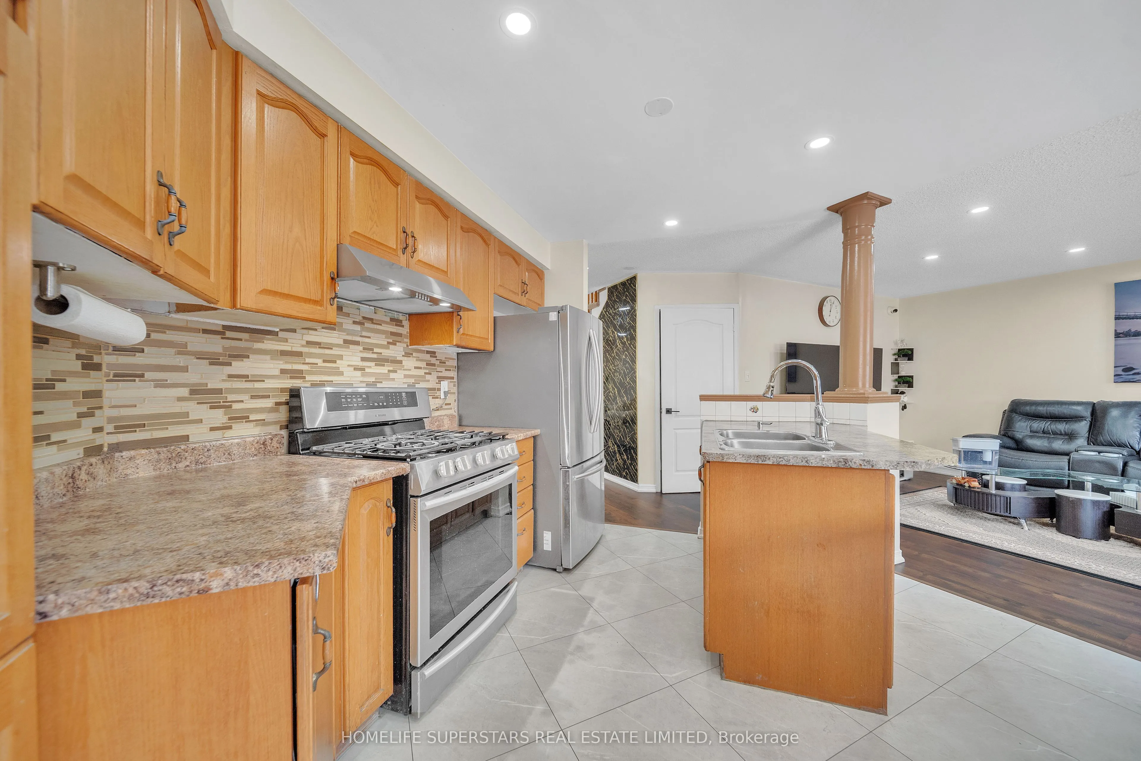 82 Jewel Crescent
