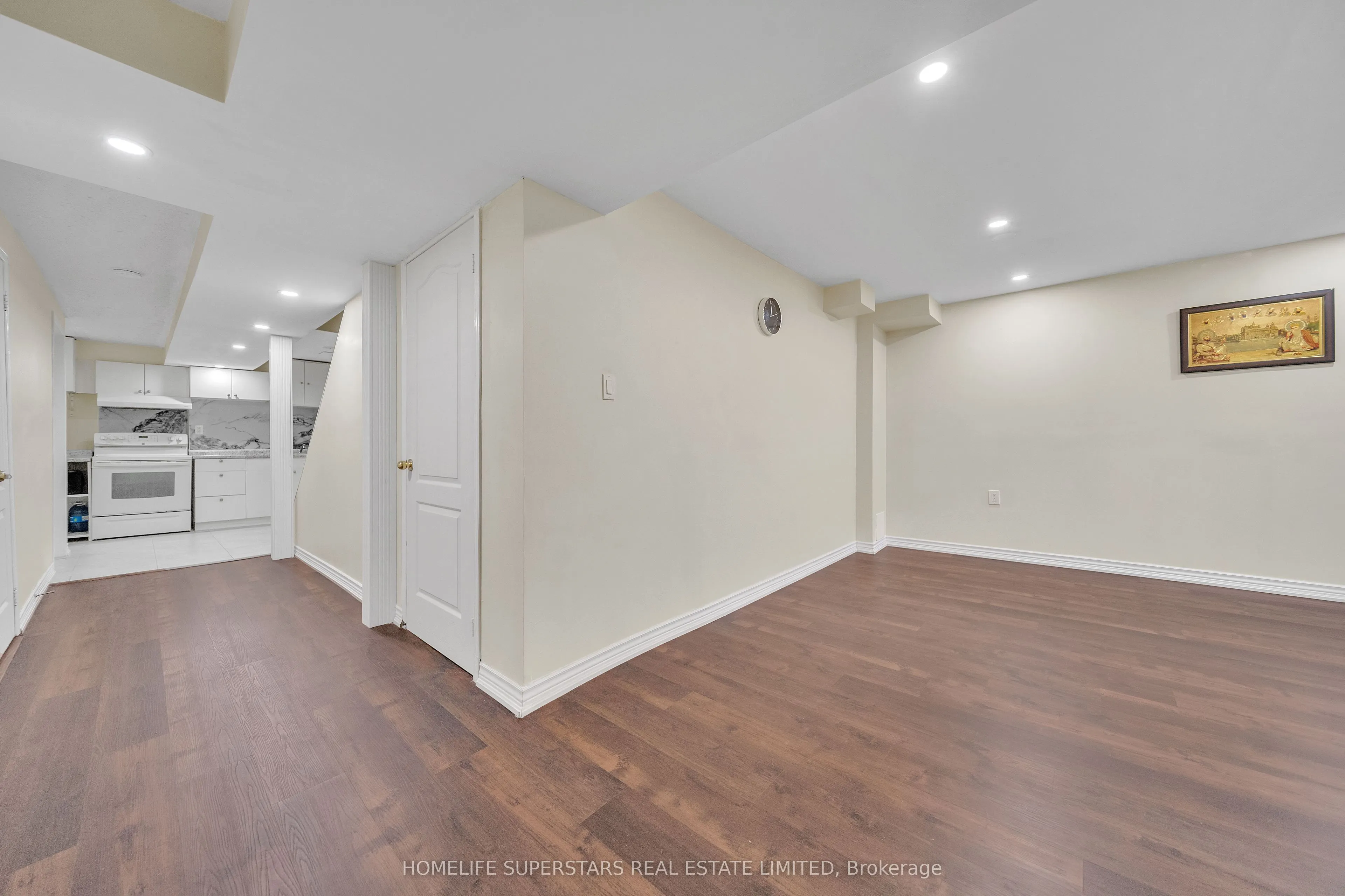 82 Jewel Crescent