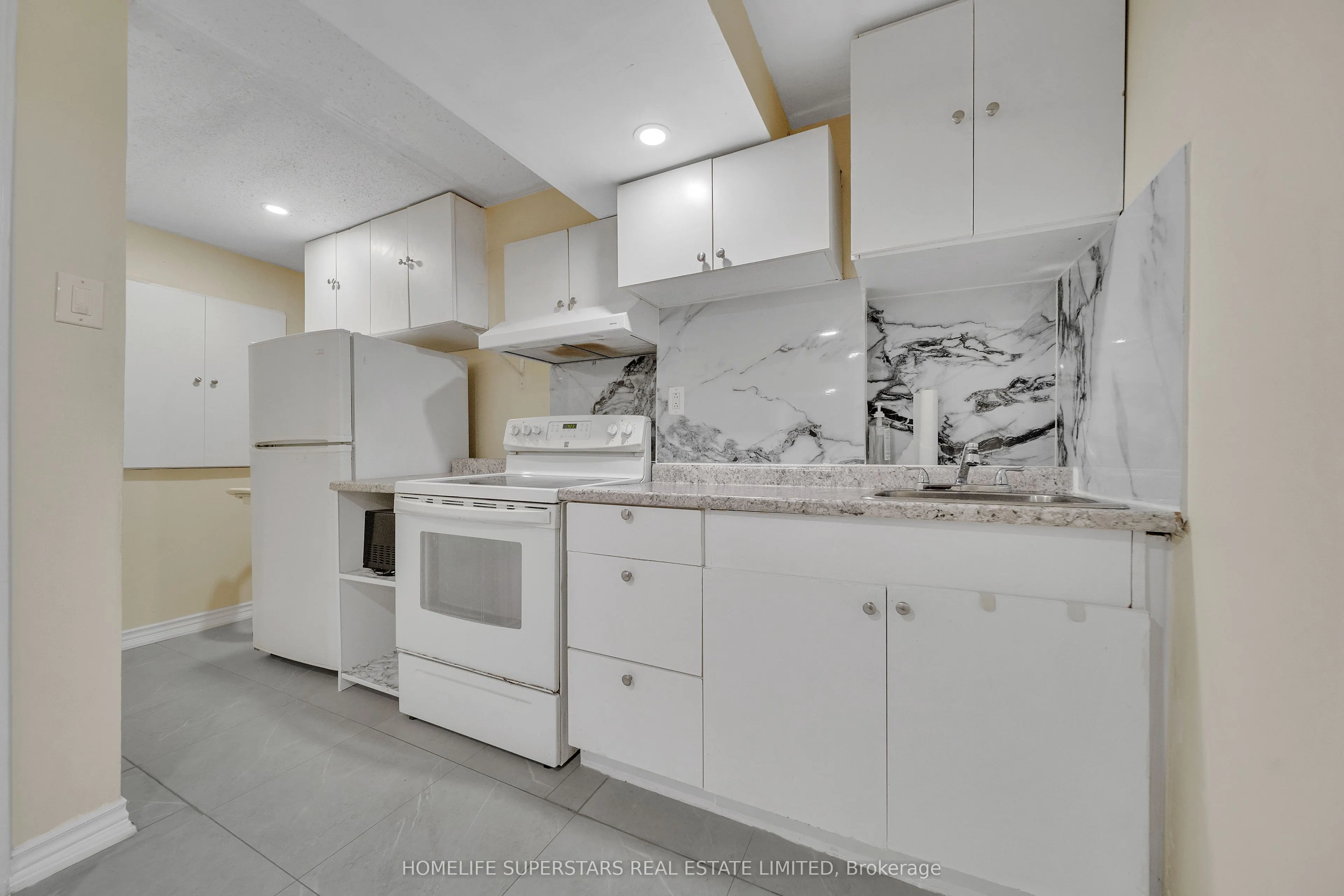 82 Jewel Crescent