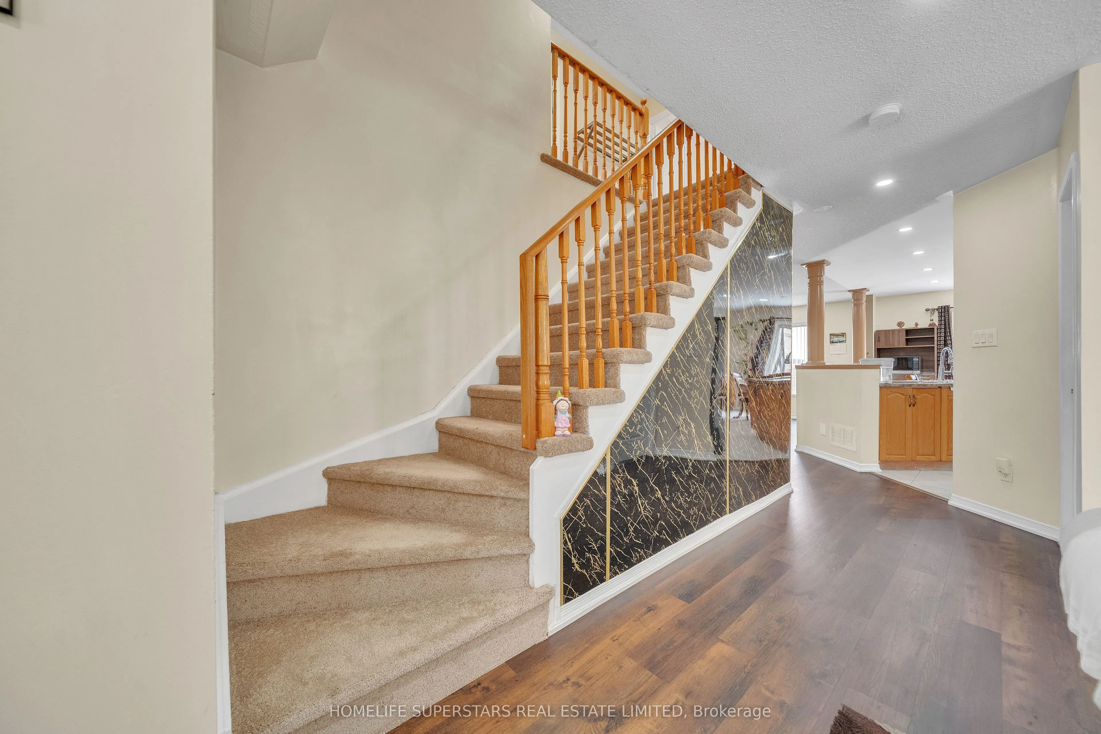 82 Jewel Crescent