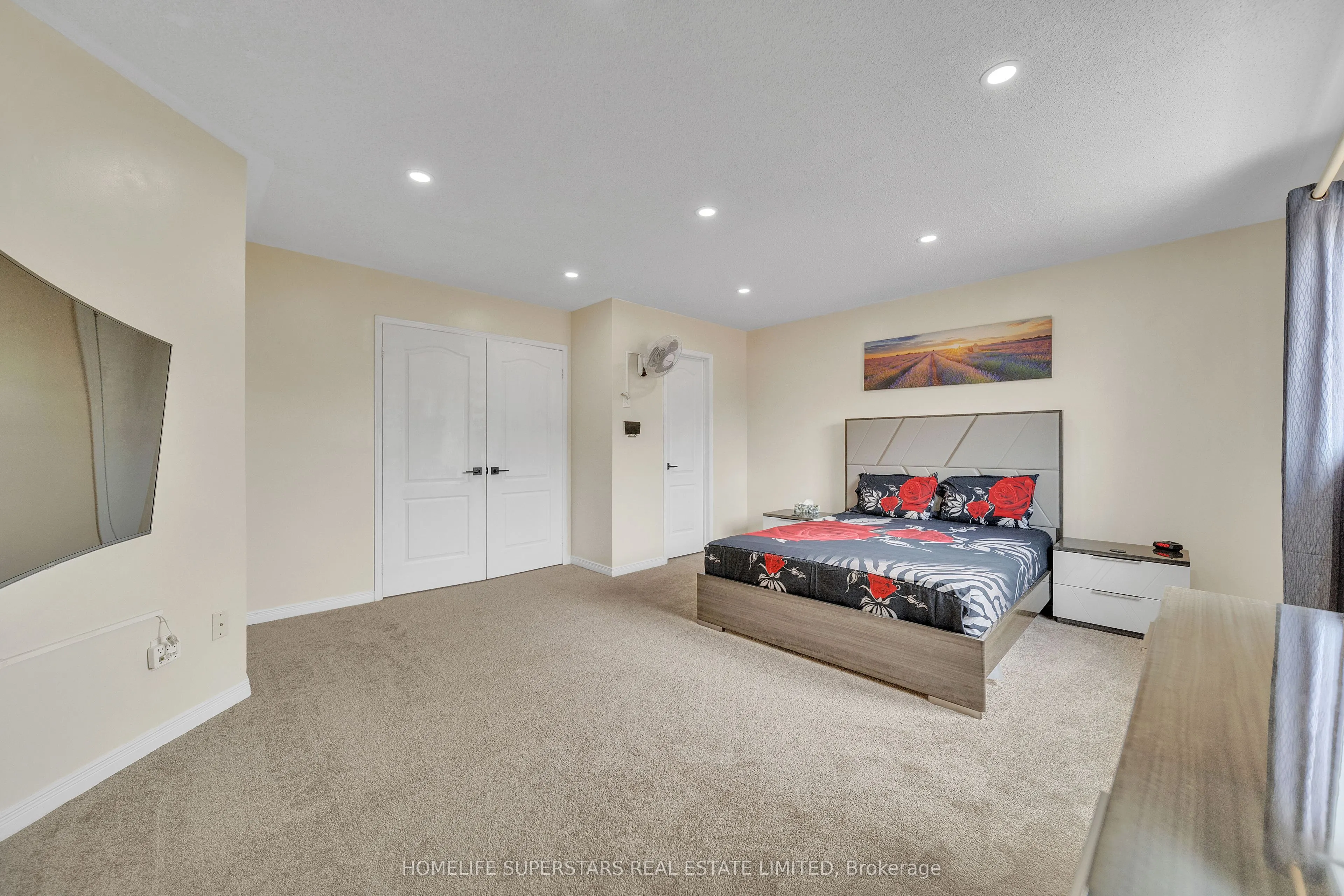82 Jewel Crescent