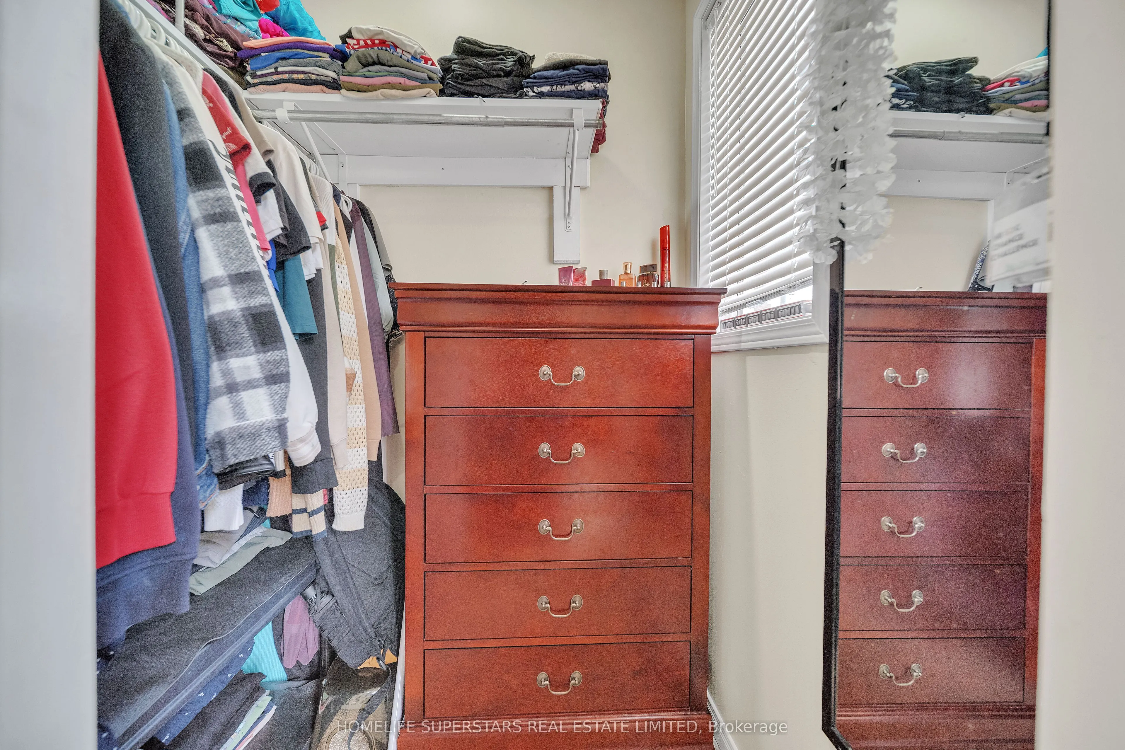 82 Jewel Crescent