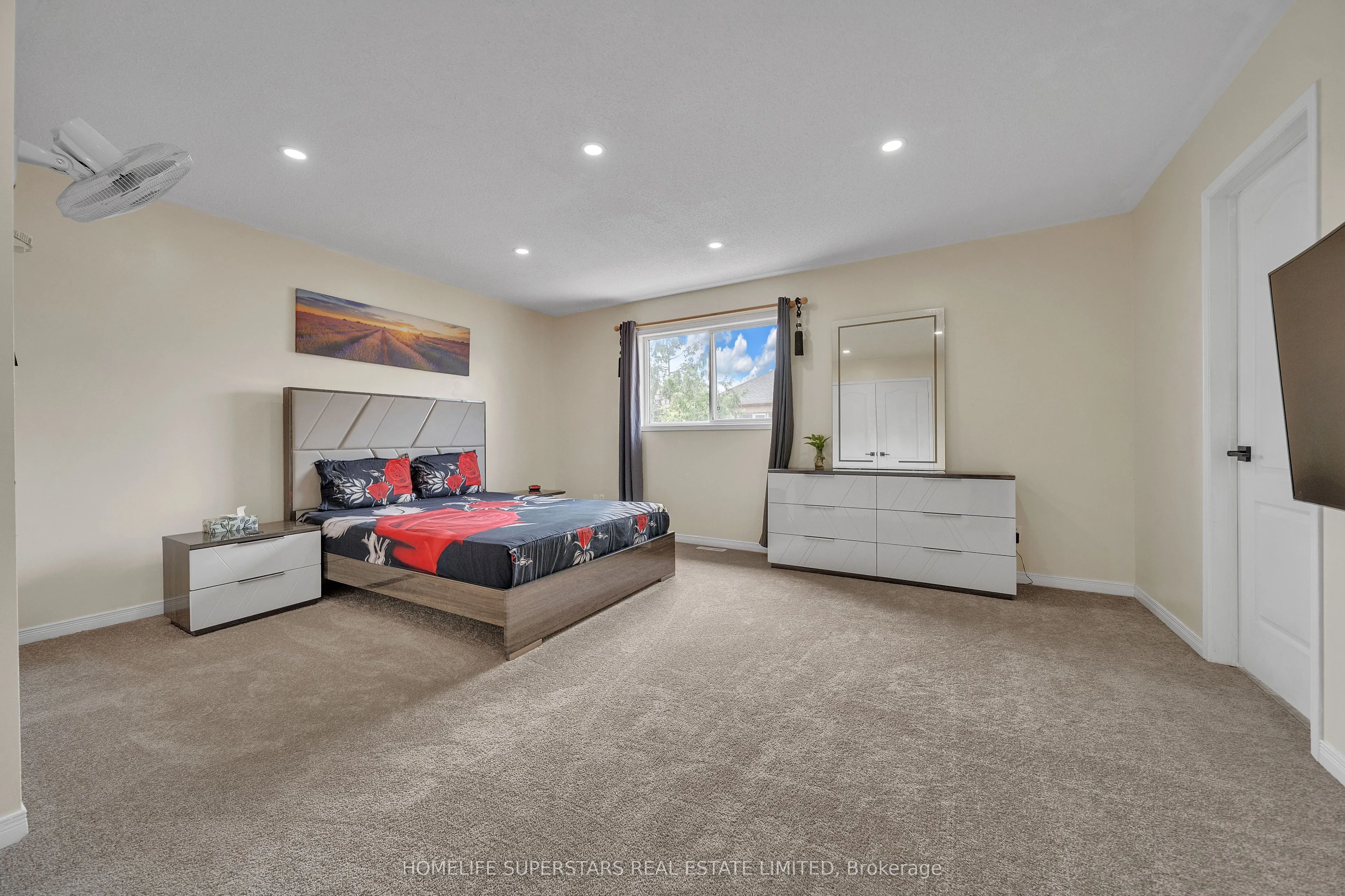 82 Jewel Crescent