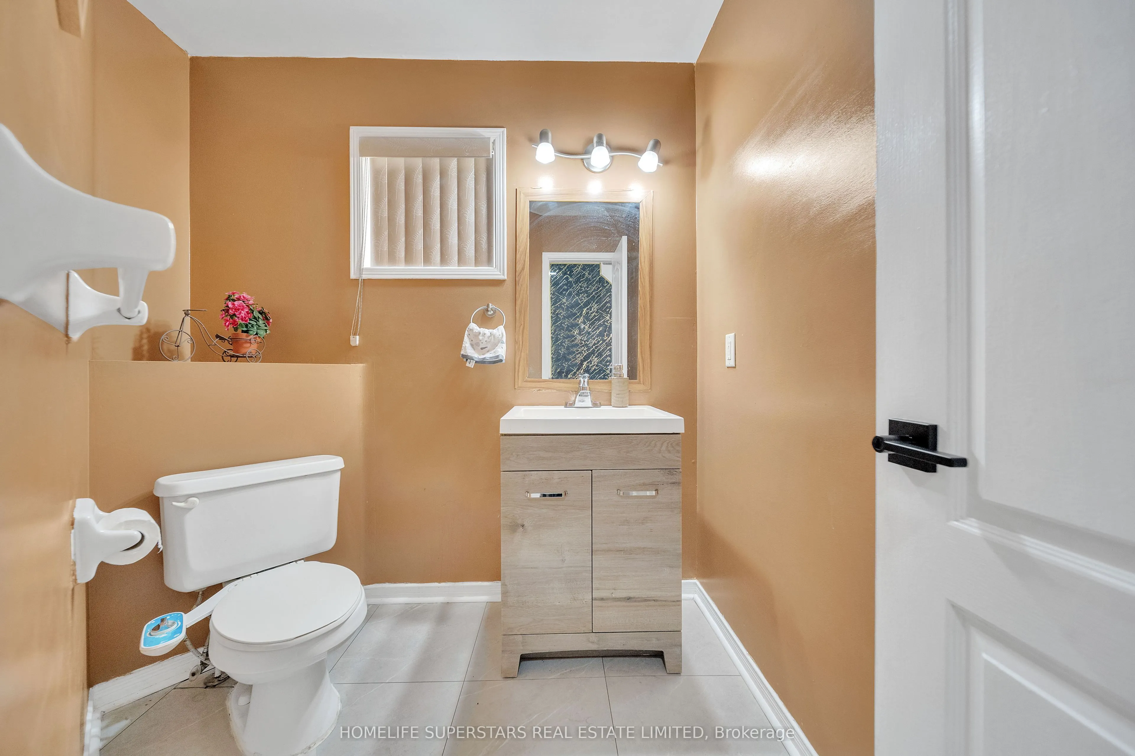 82 Jewel Crescent