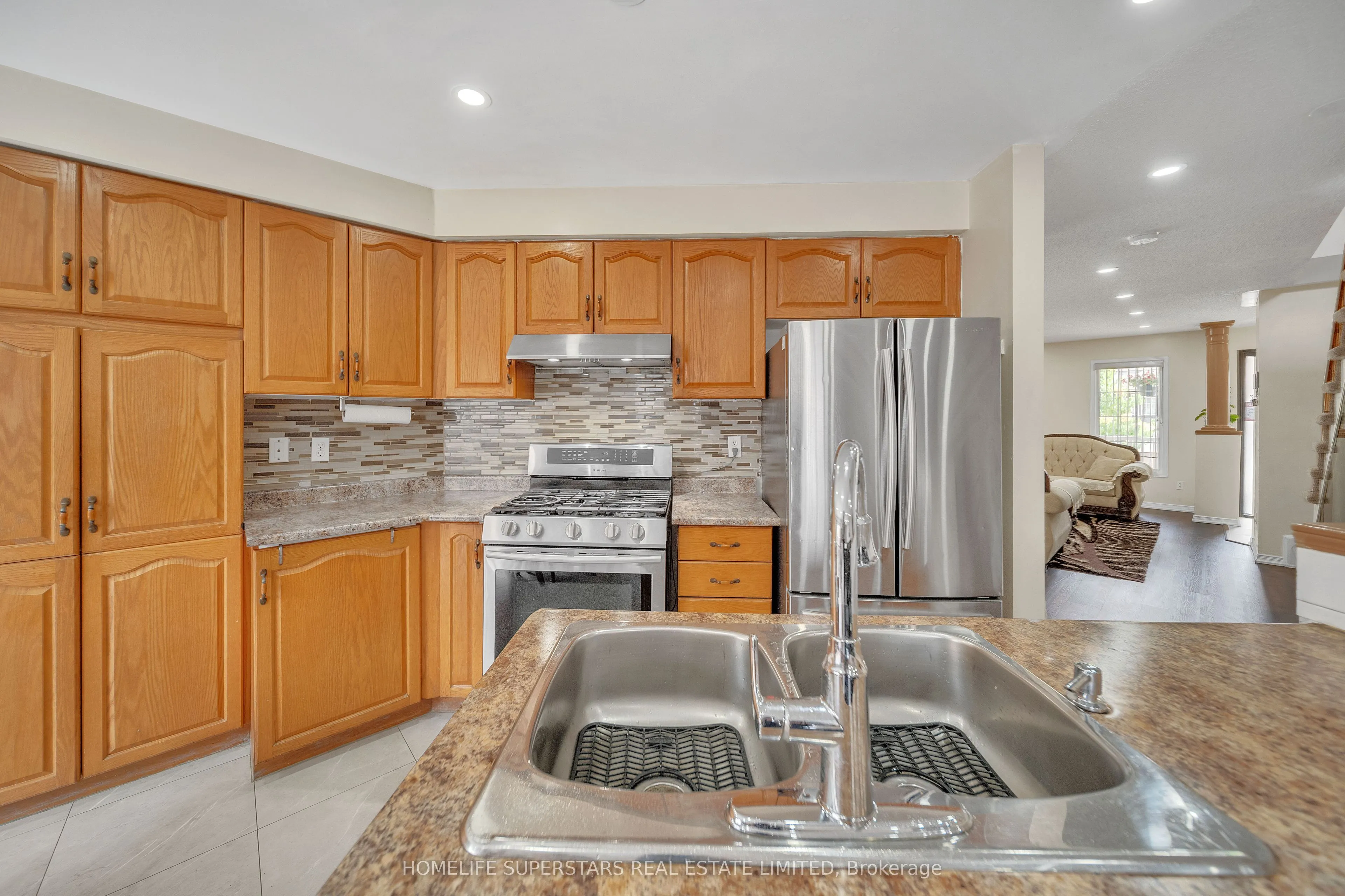 82 Jewel Crescent