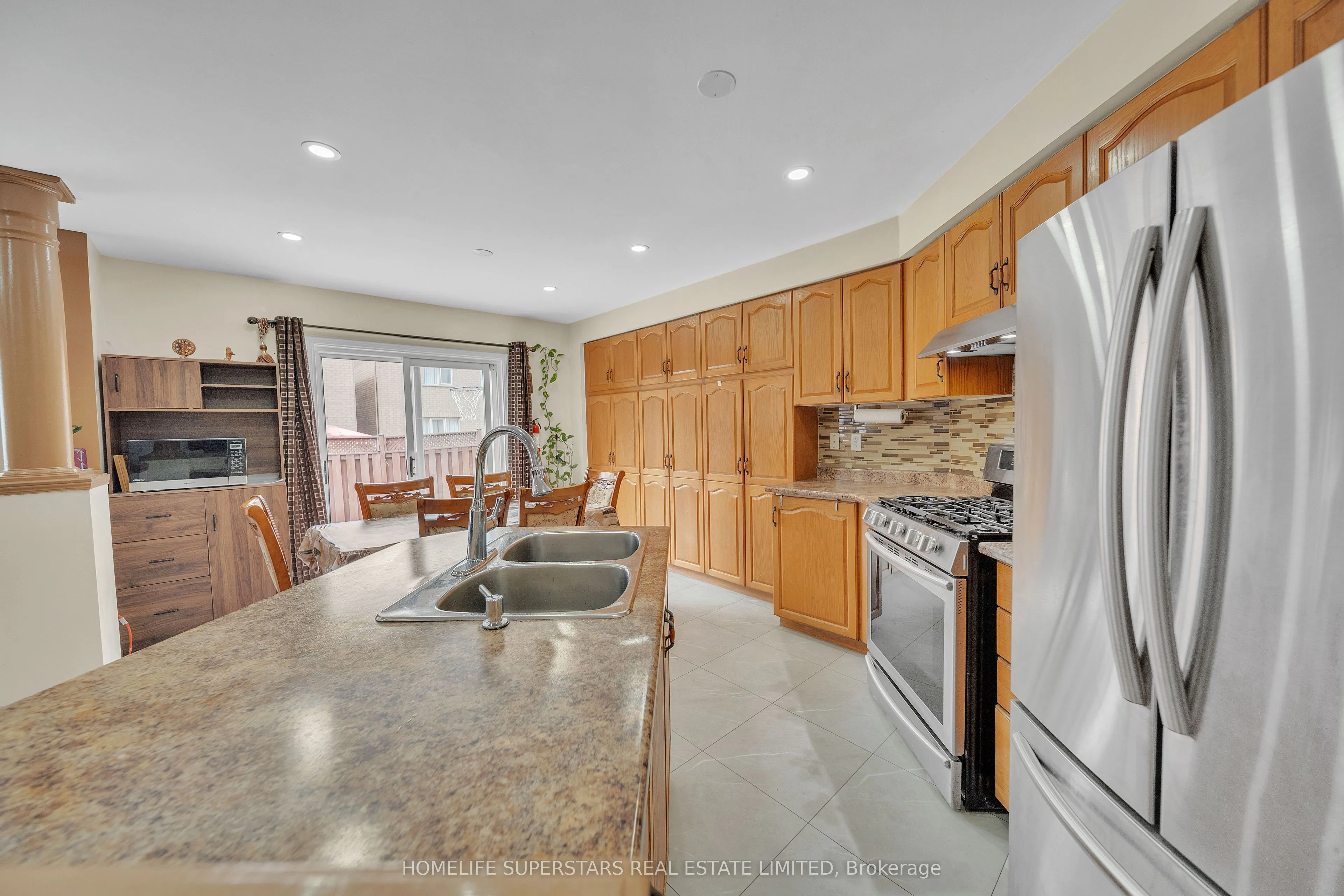 82 Jewel Crescent