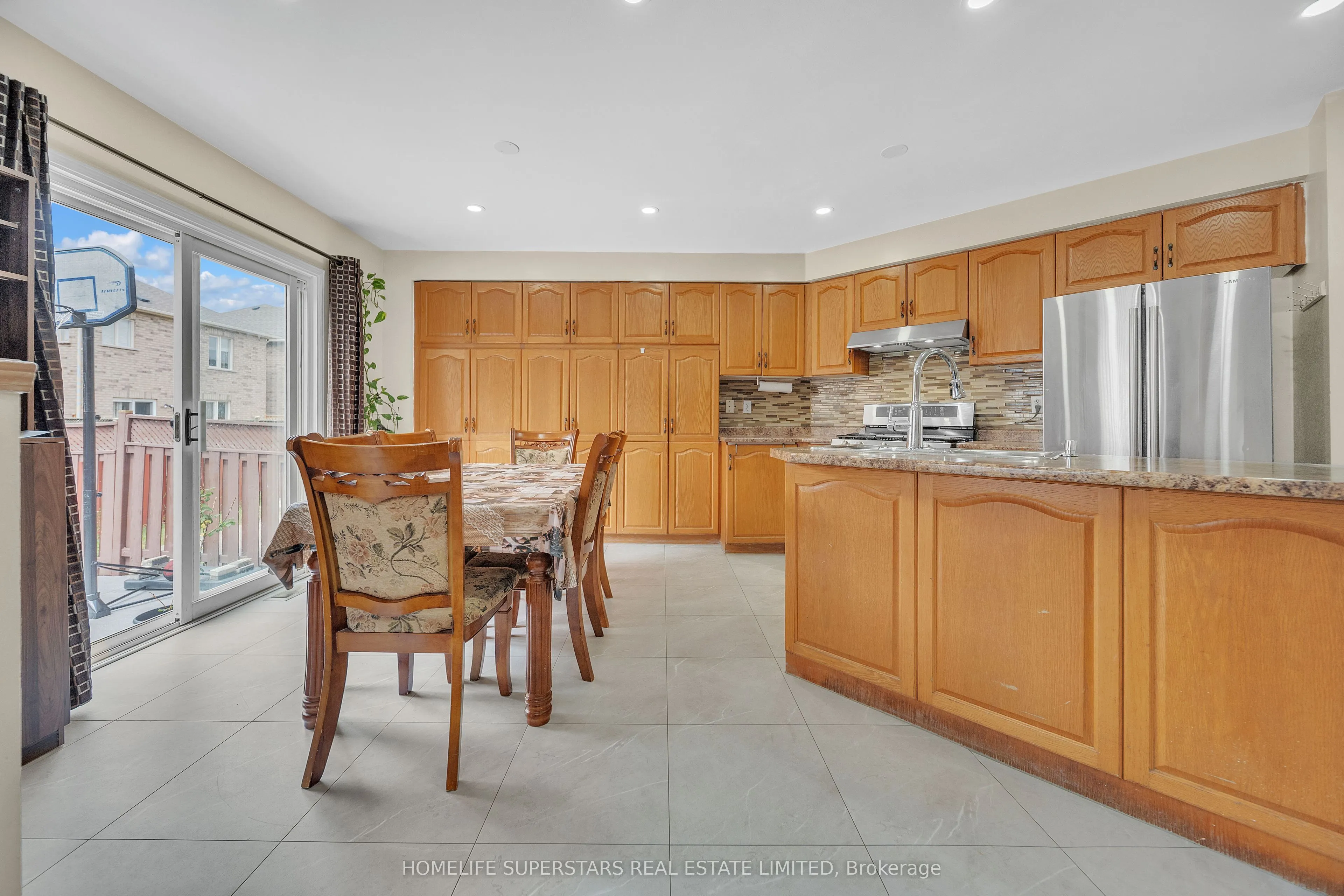 82 Jewel Crescent