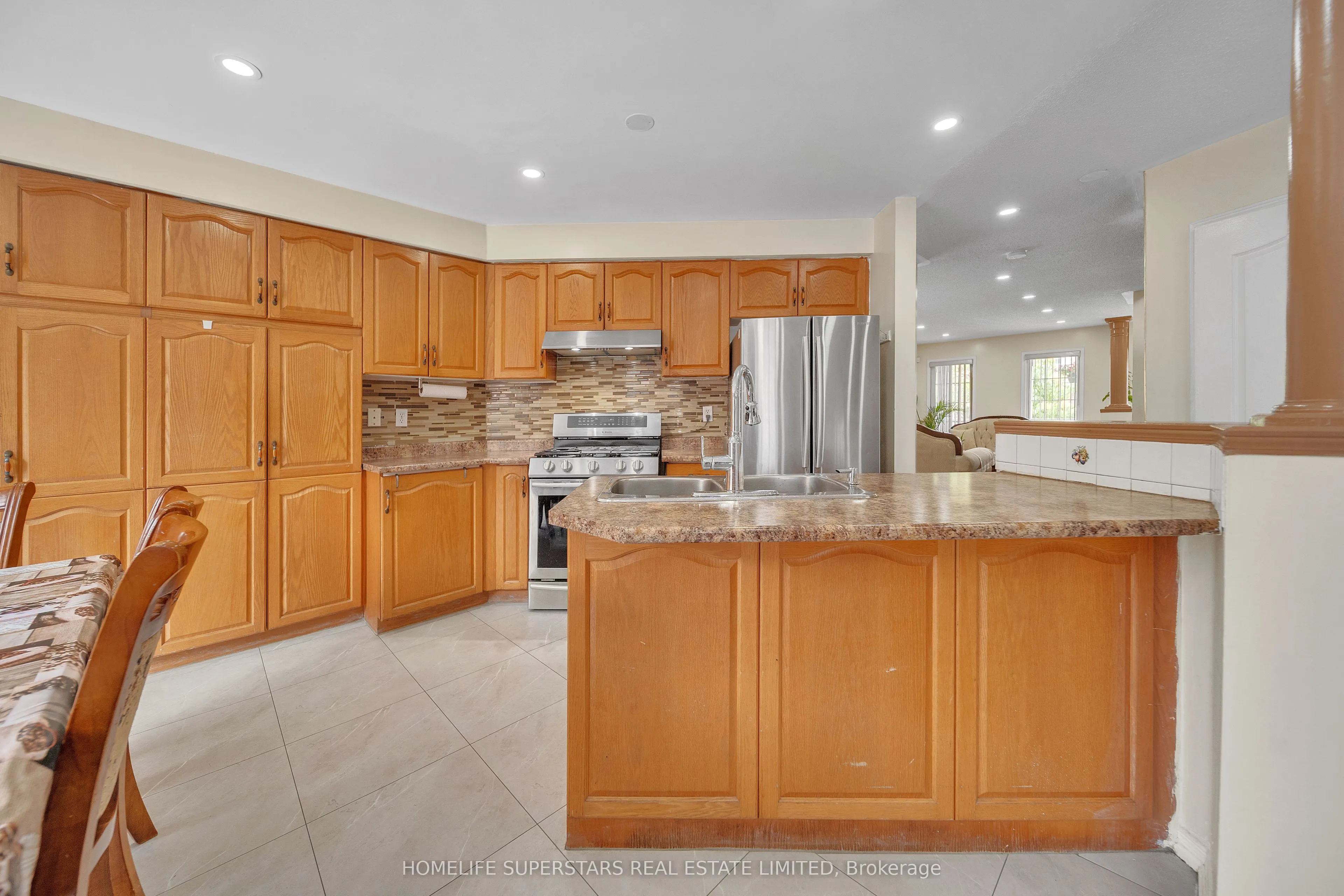 82 Jewel Crescent