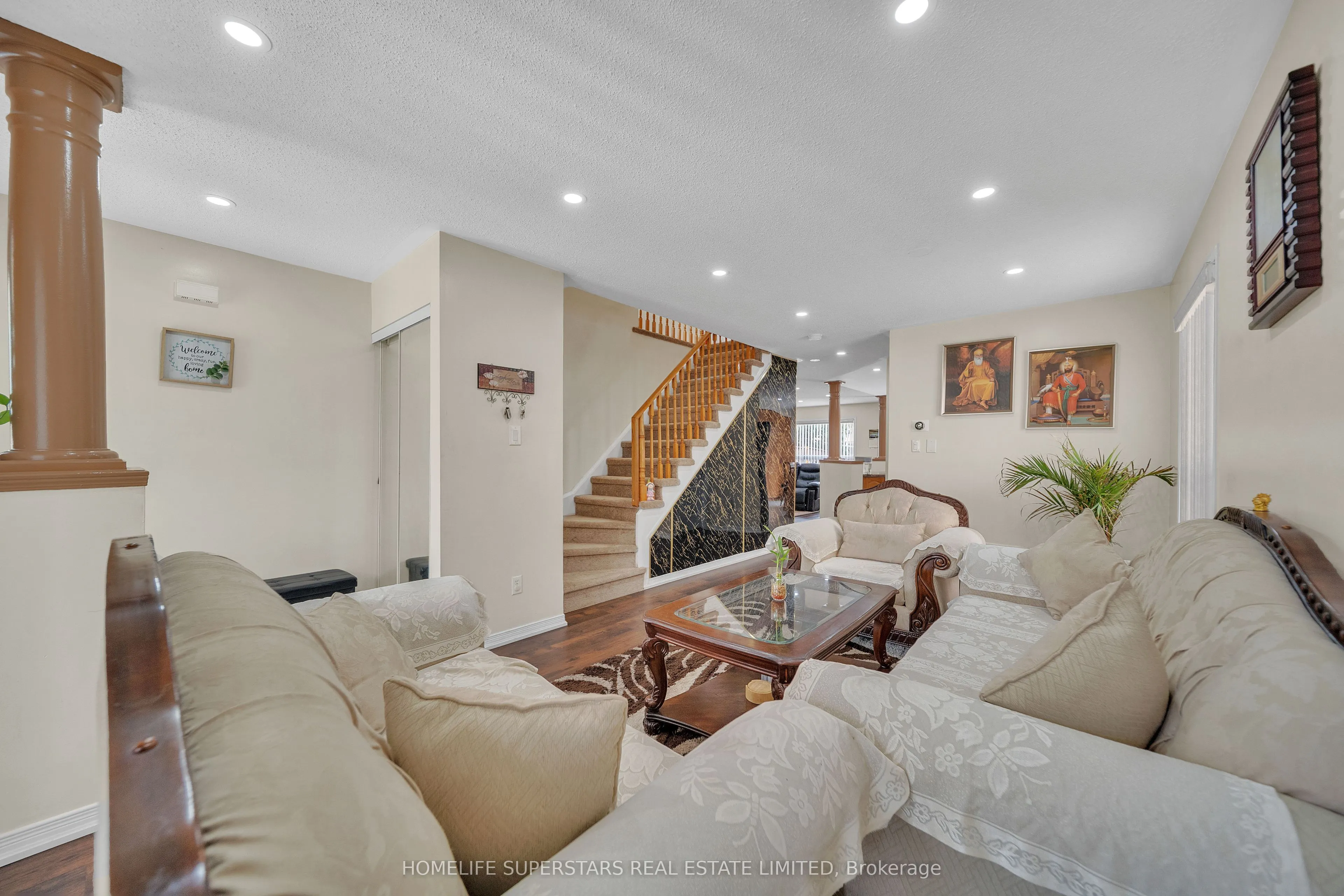 82 Jewel Crescent