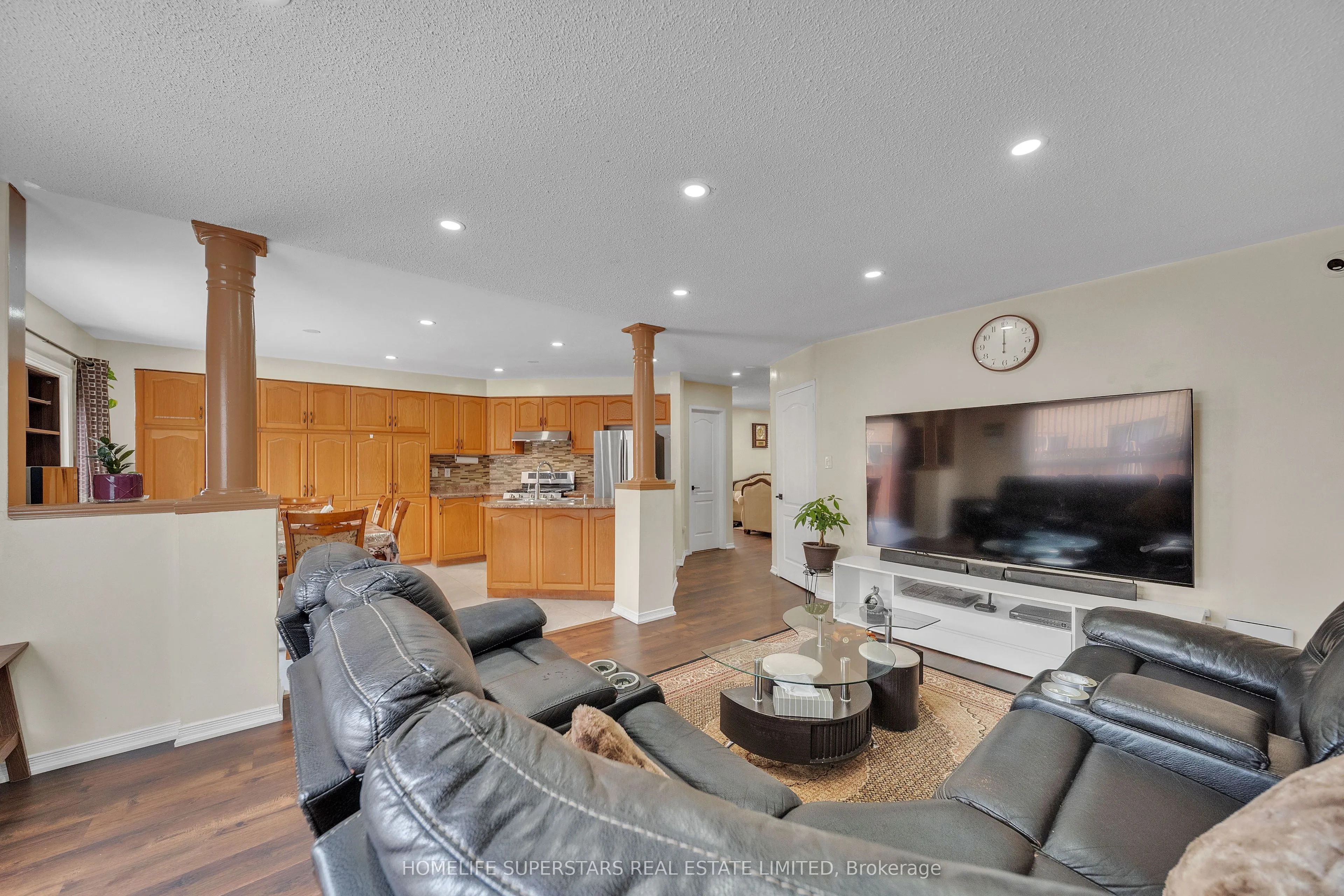 82 Jewel Crescent