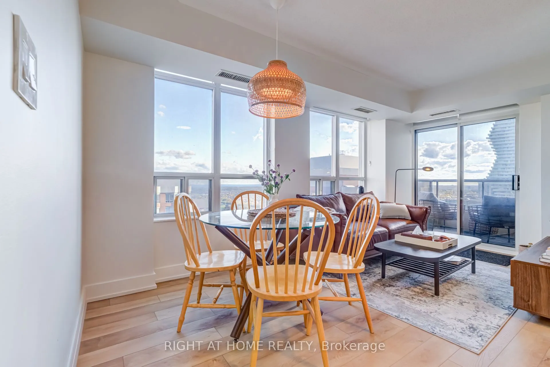 310 Burnhamthorpe Road W, #2412