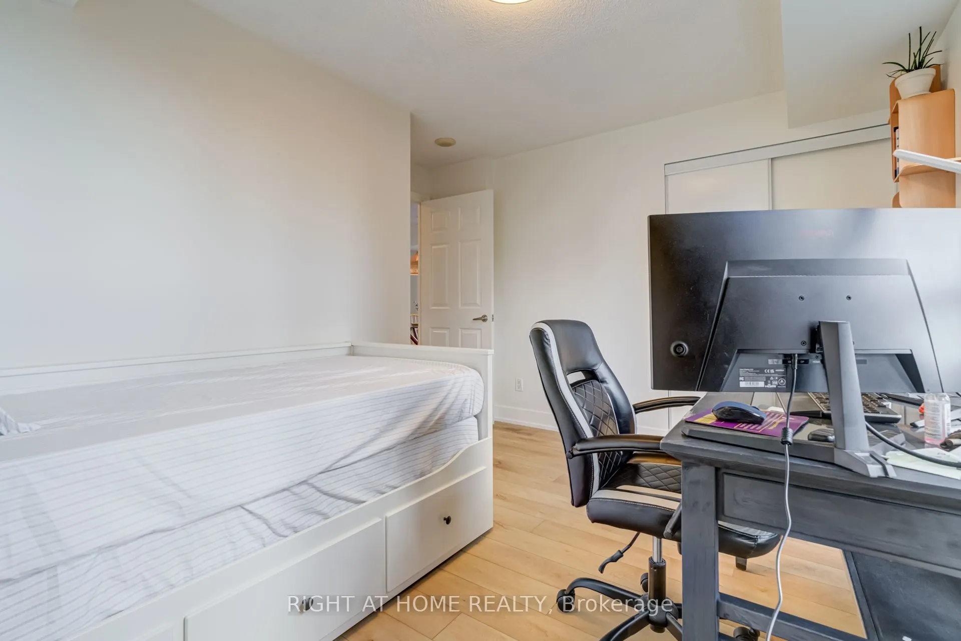 310 Burnhamthorpe Road W, #2412