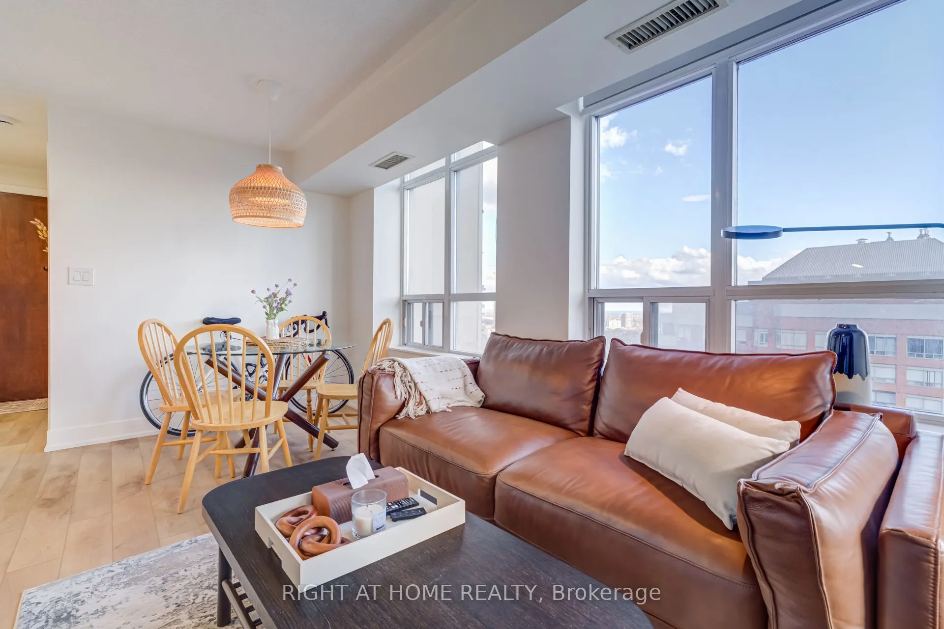 310 Burnhamthorpe Road W, #2412