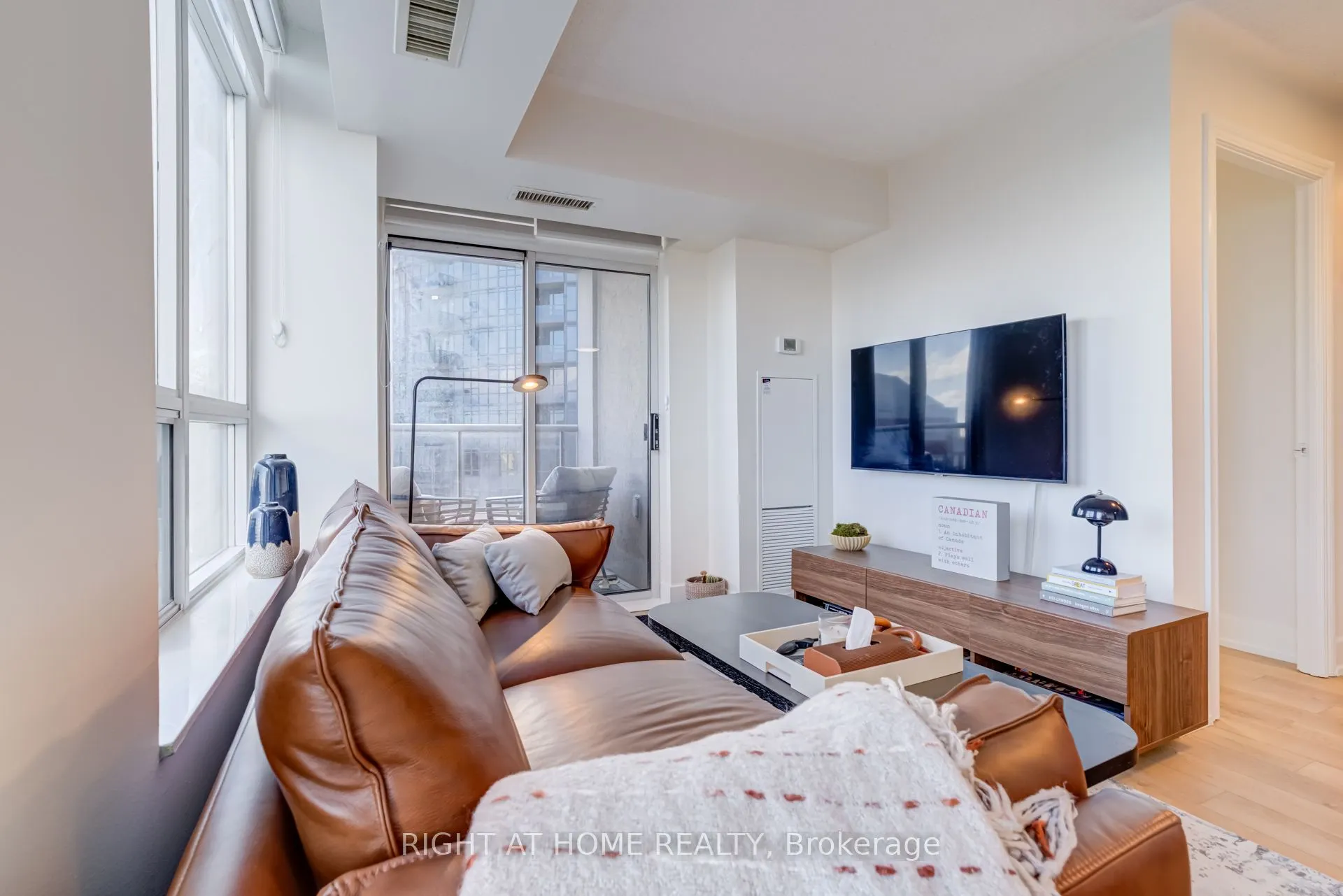 310 Burnhamthorpe Road W, #2412