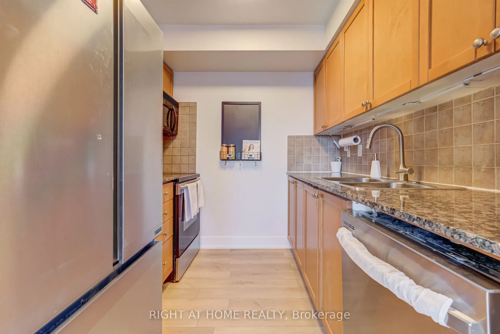 310 Burnhamthorpe Road W, #2412