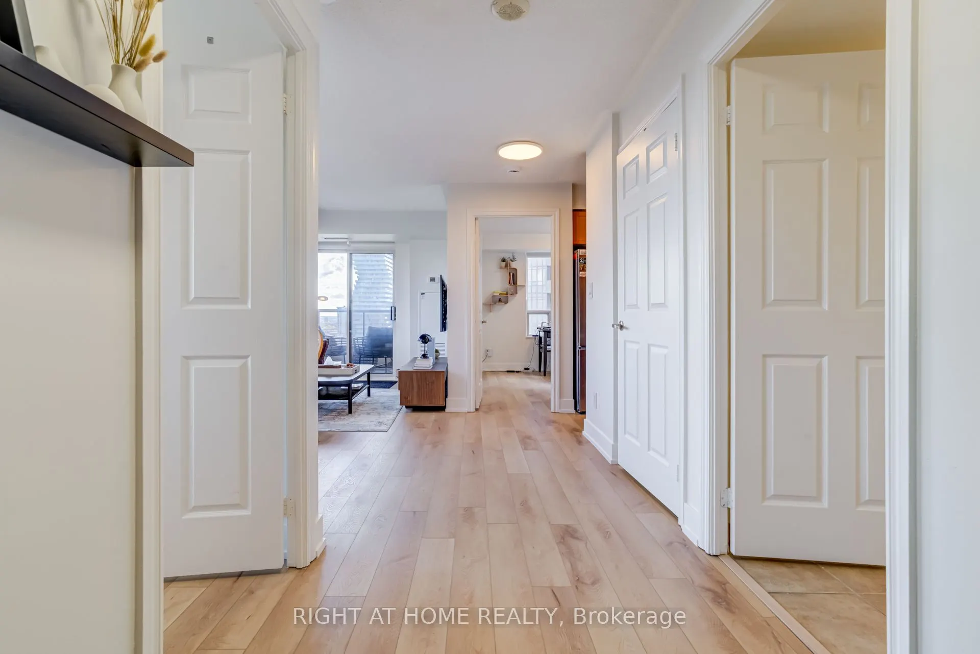 310 Burnhamthorpe Road W, #2412