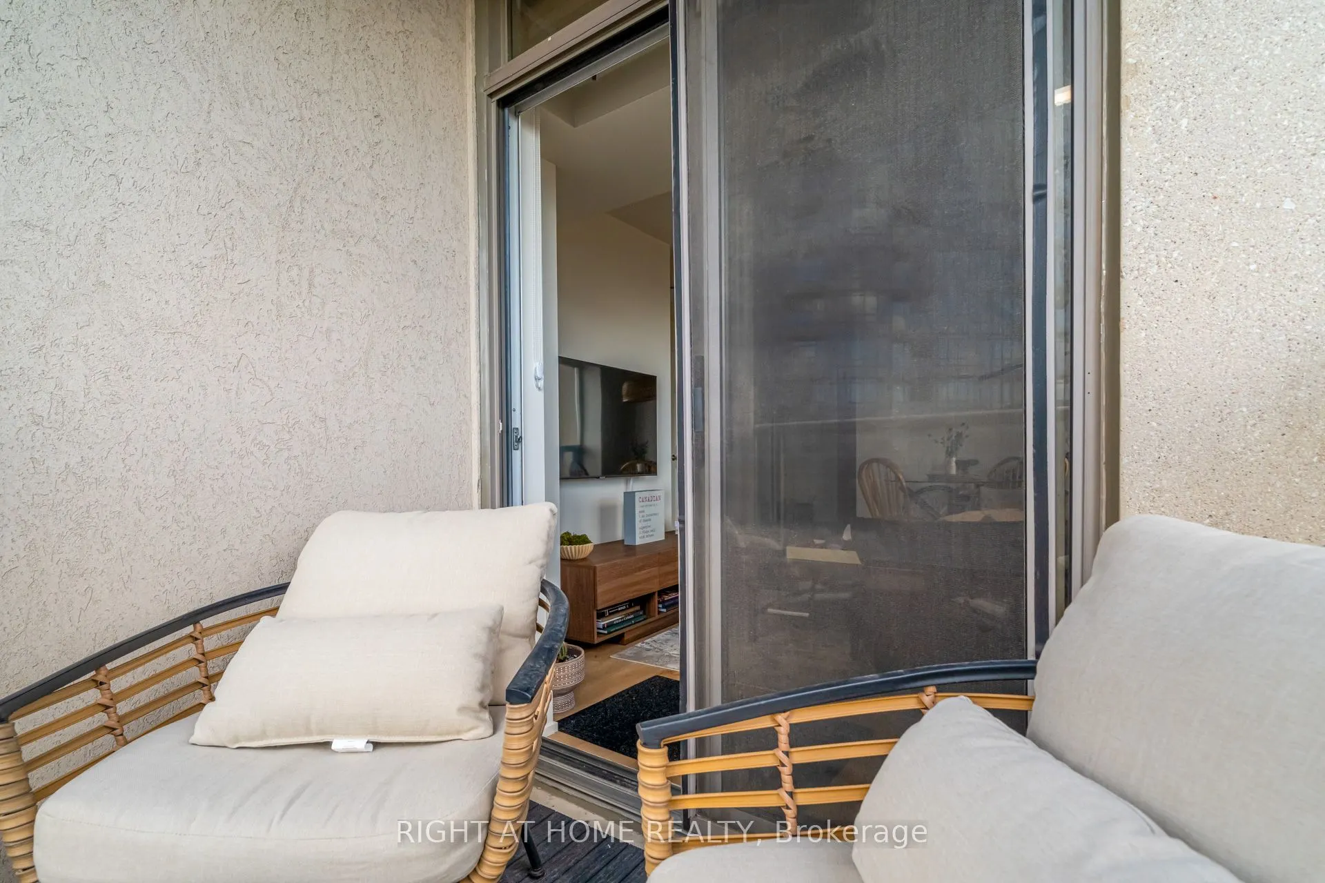 310 Burnhamthorpe Road W, #2412