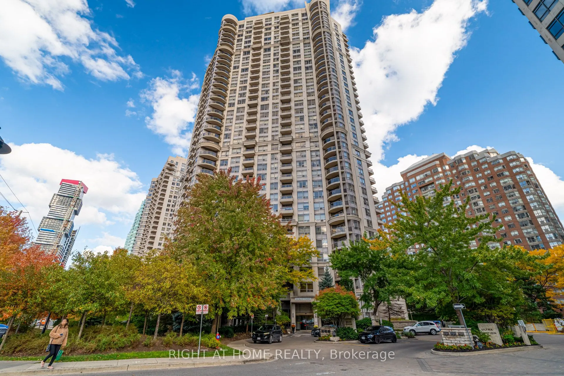 310 Burnhamthorpe Road W, #2412