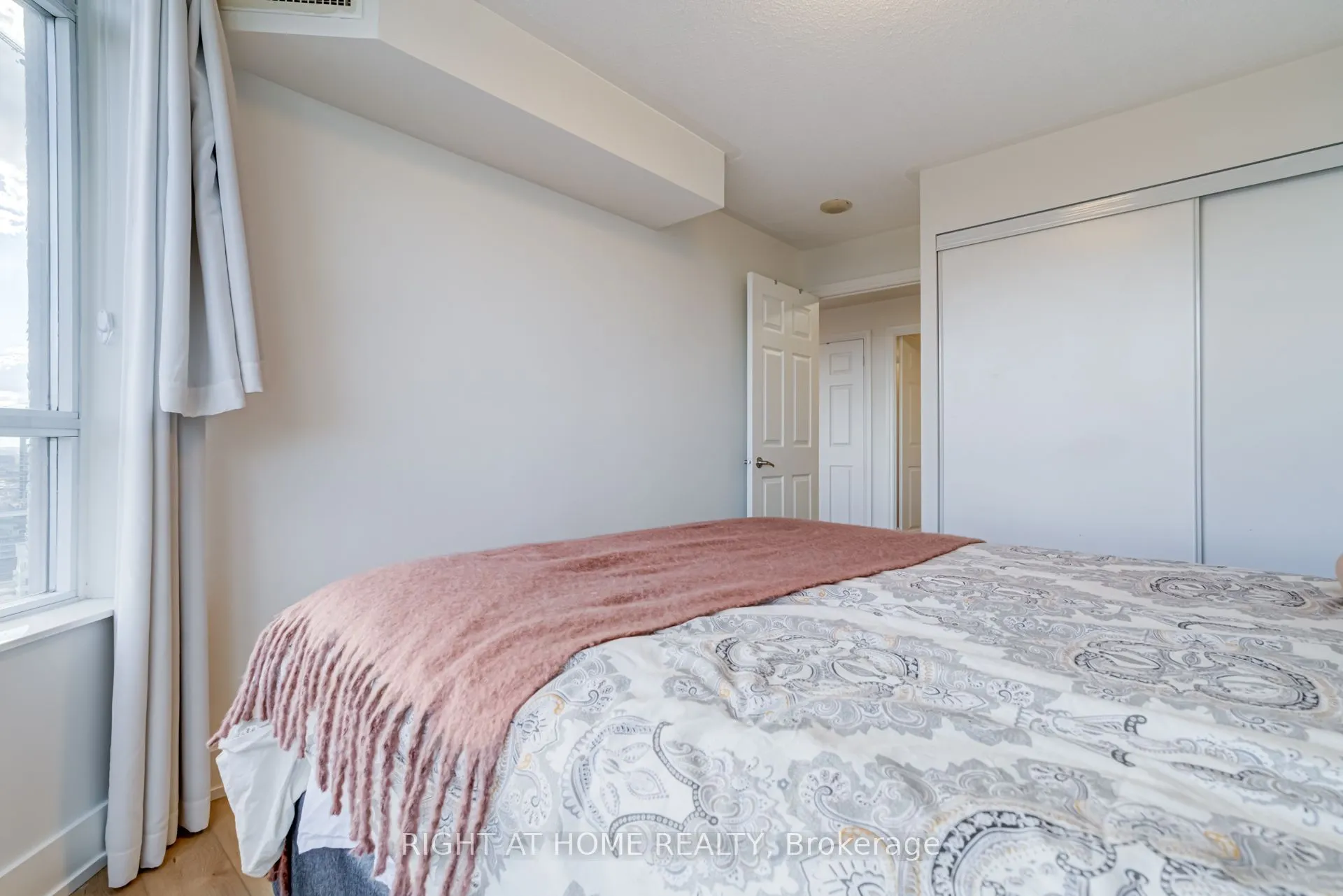 310 Burnhamthorpe Road W, #2412