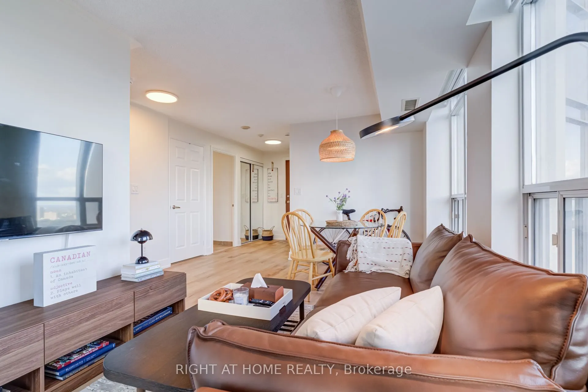 310 Burnhamthorpe Road W, #2412