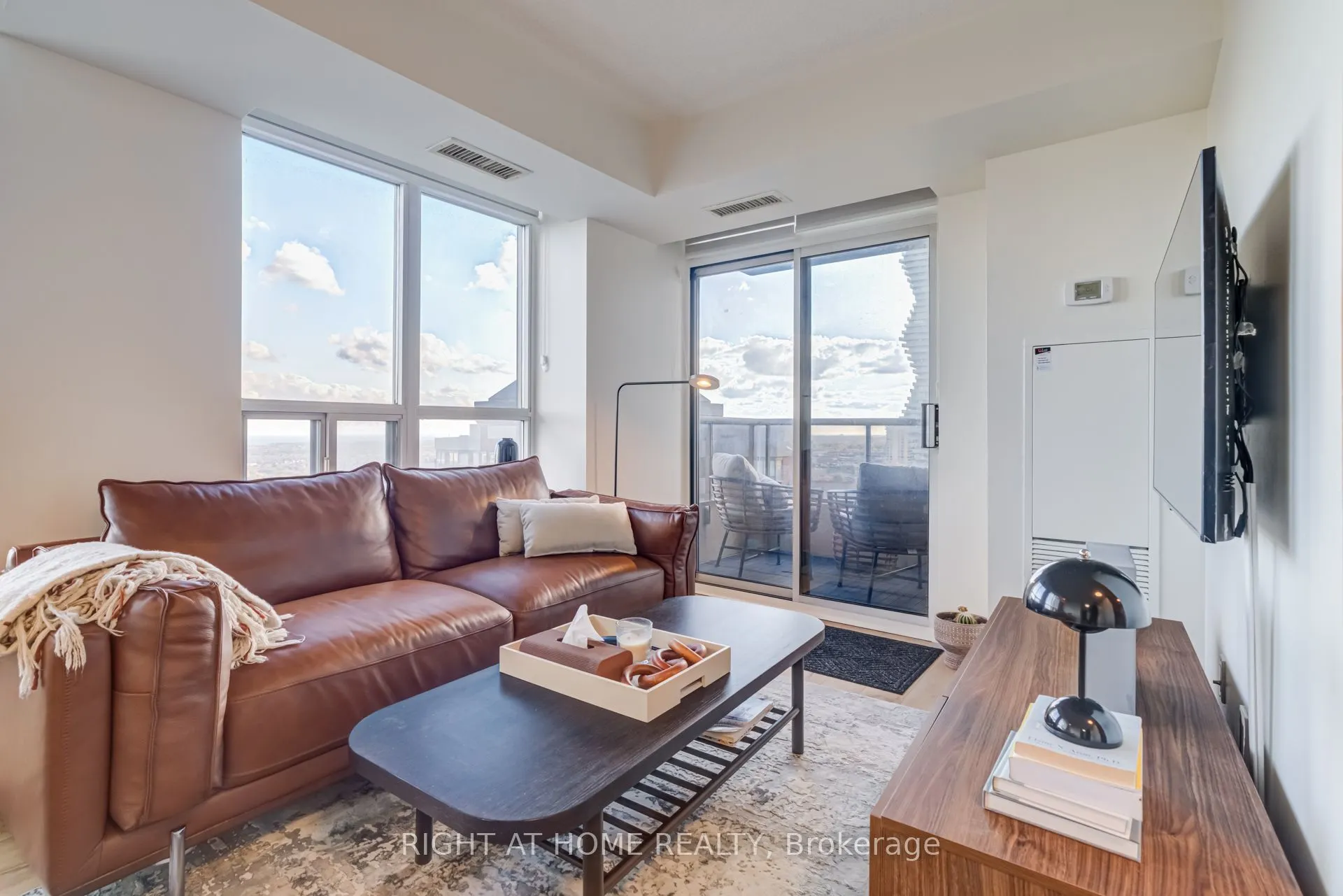 310 Burnhamthorpe Road W, #2412