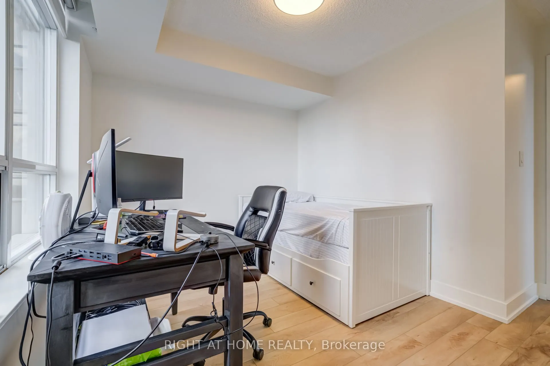 310 Burnhamthorpe Road W, #2412