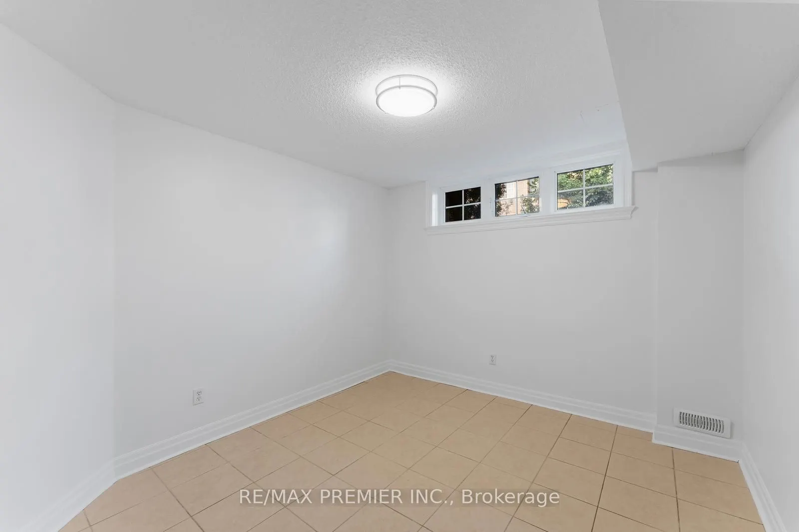 26 Algarve Crescent, #Basement