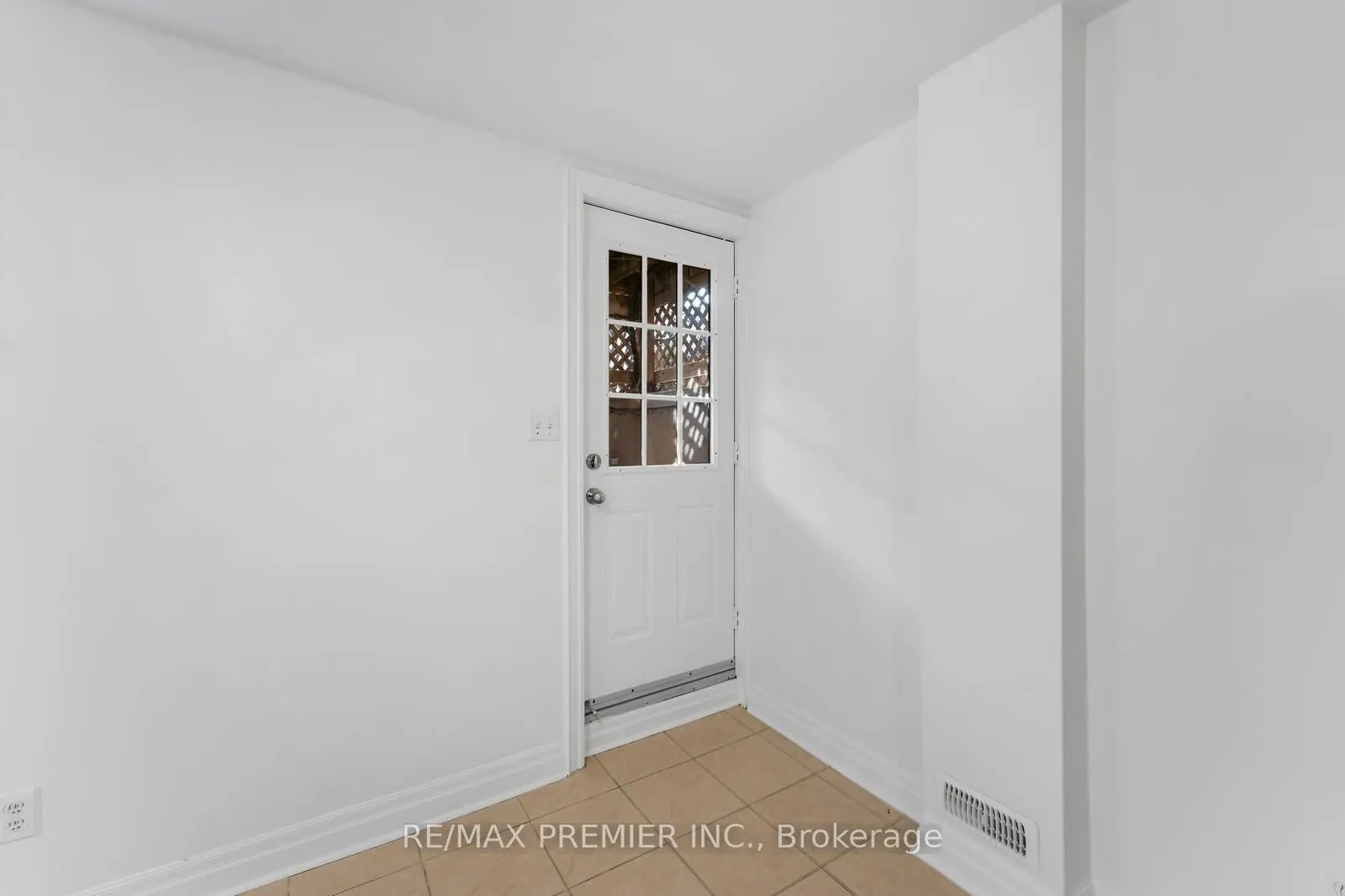26 Algarve Crescent, #Basement