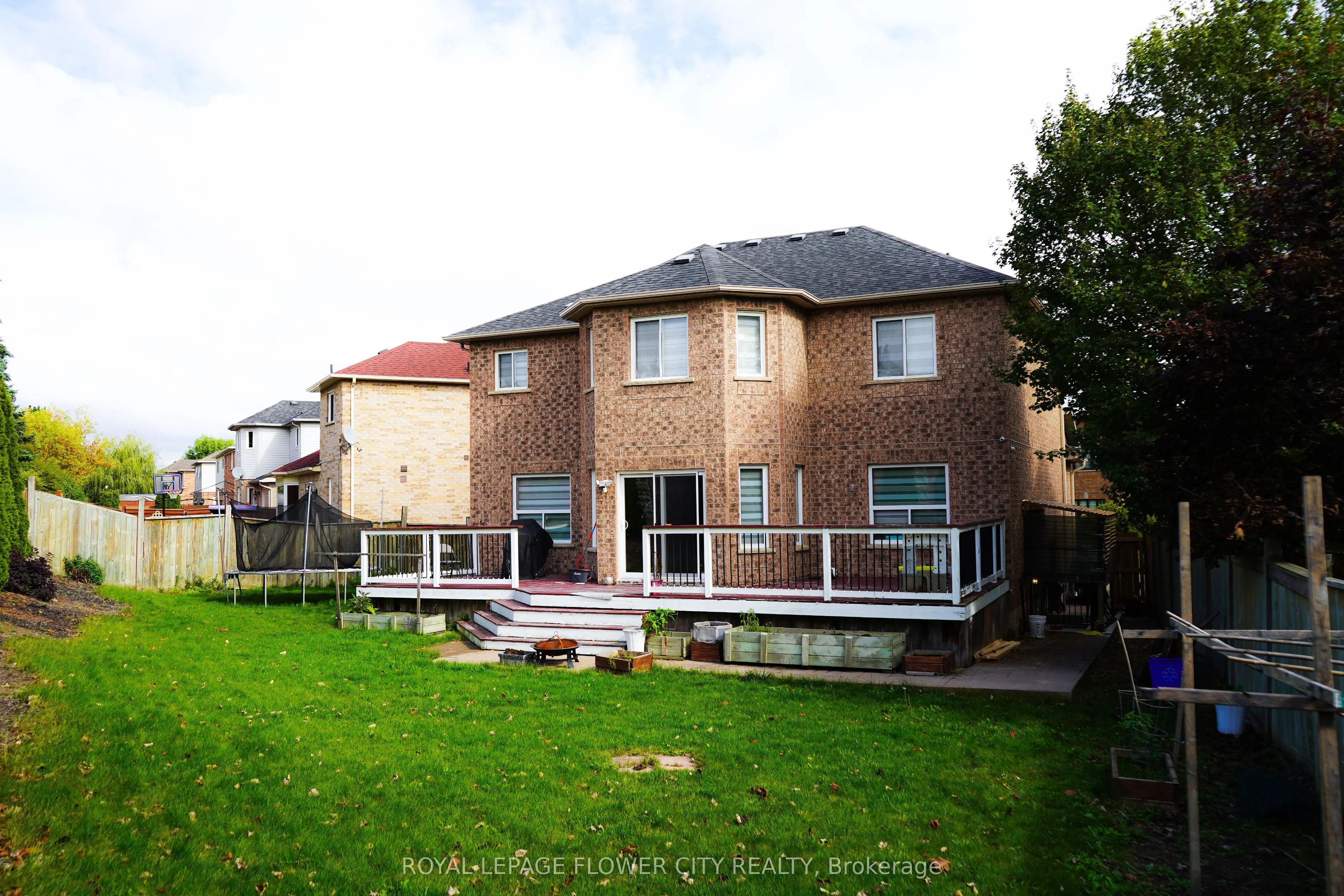 32 Courtsfield Crescent