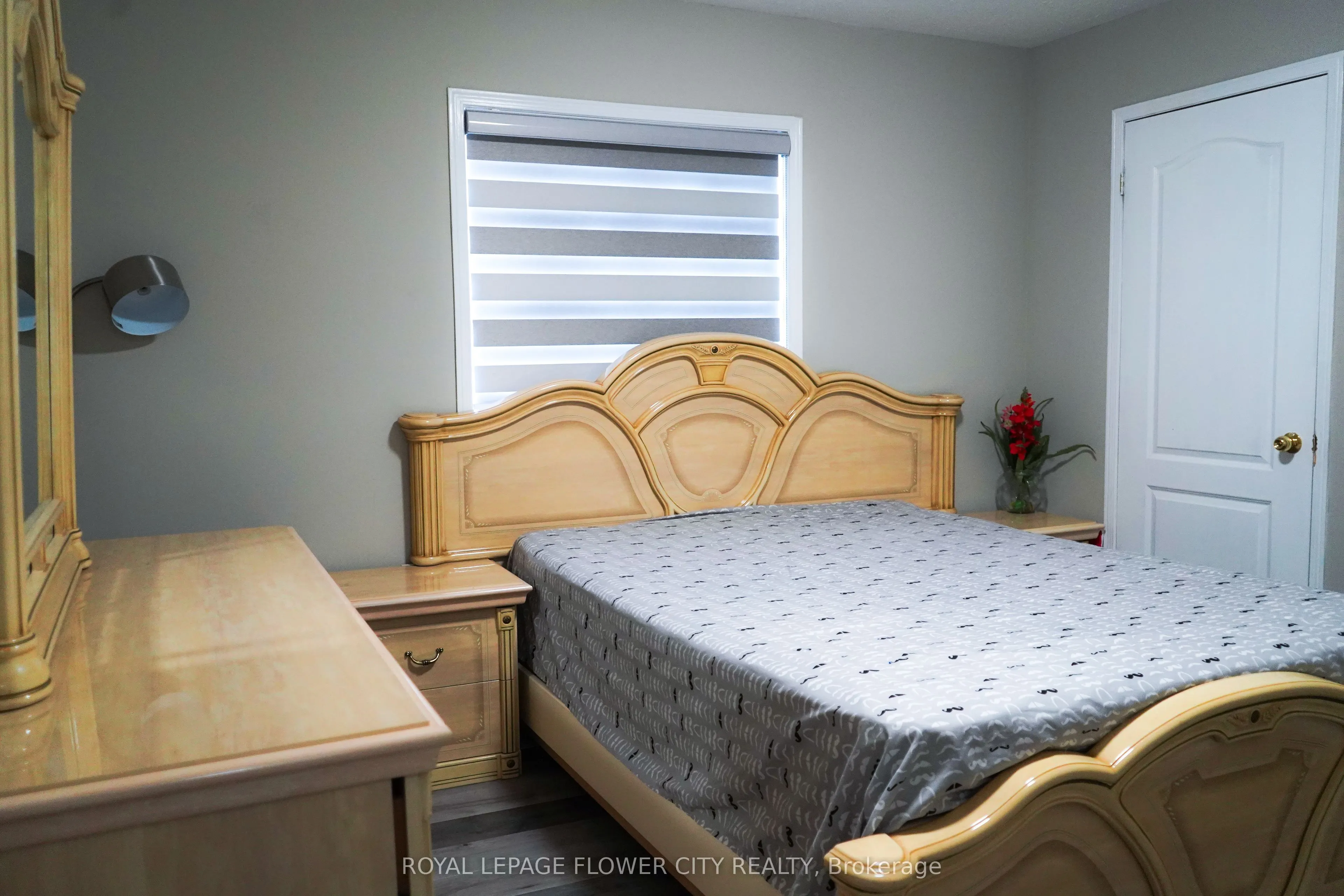 32 Courtsfield Crescent