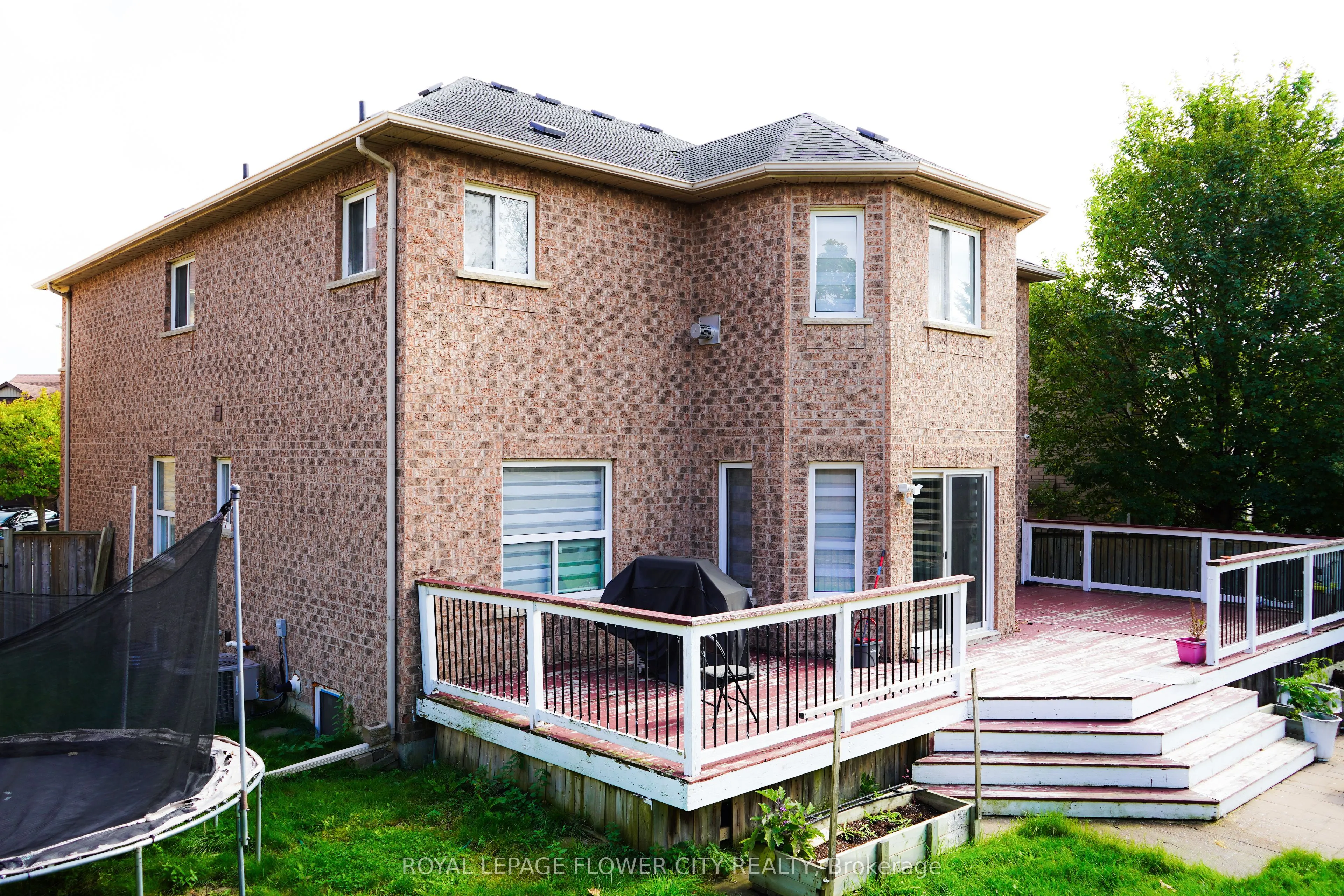32 Courtsfield Crescent