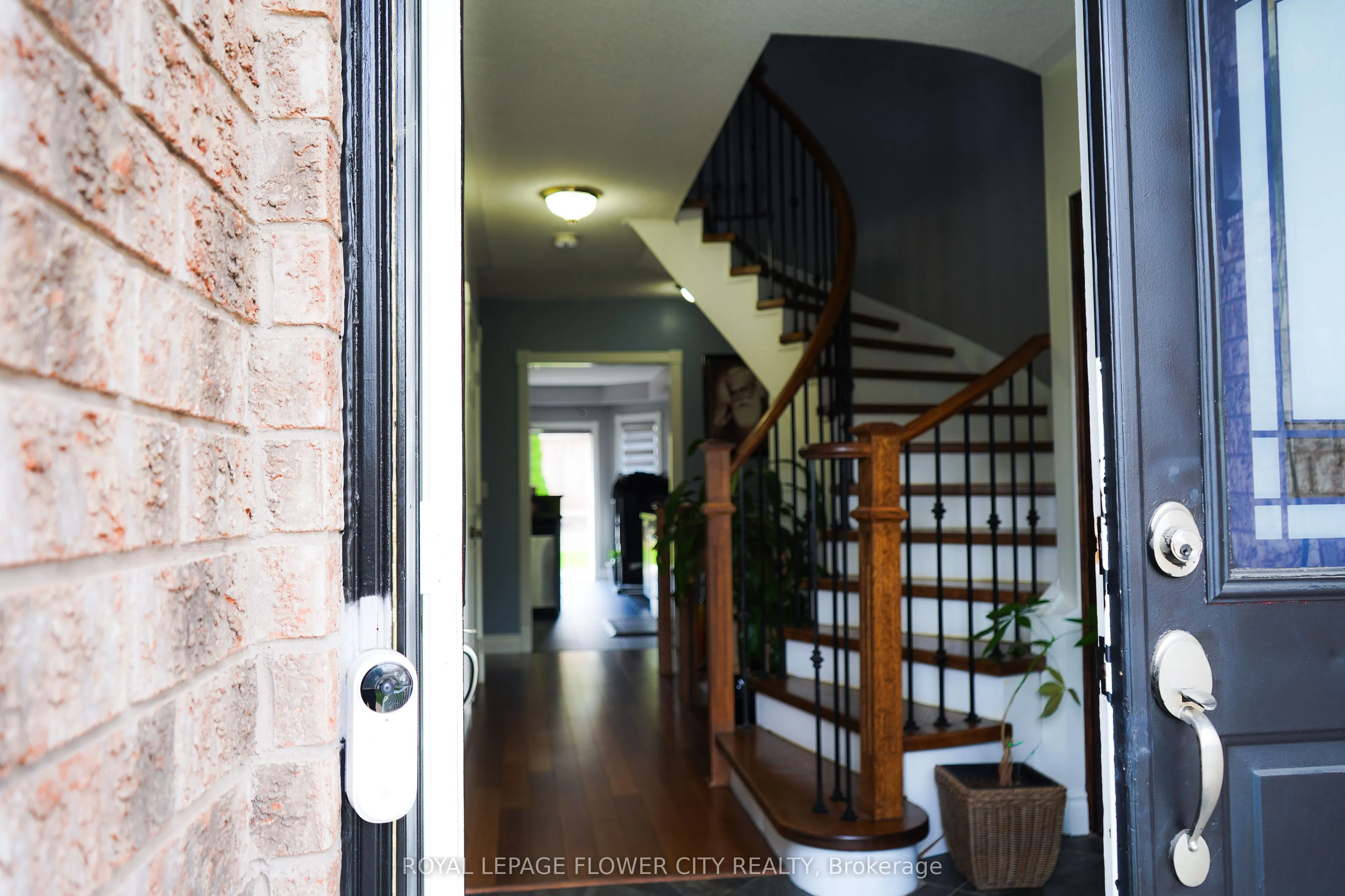 32 Courtsfield Crescent