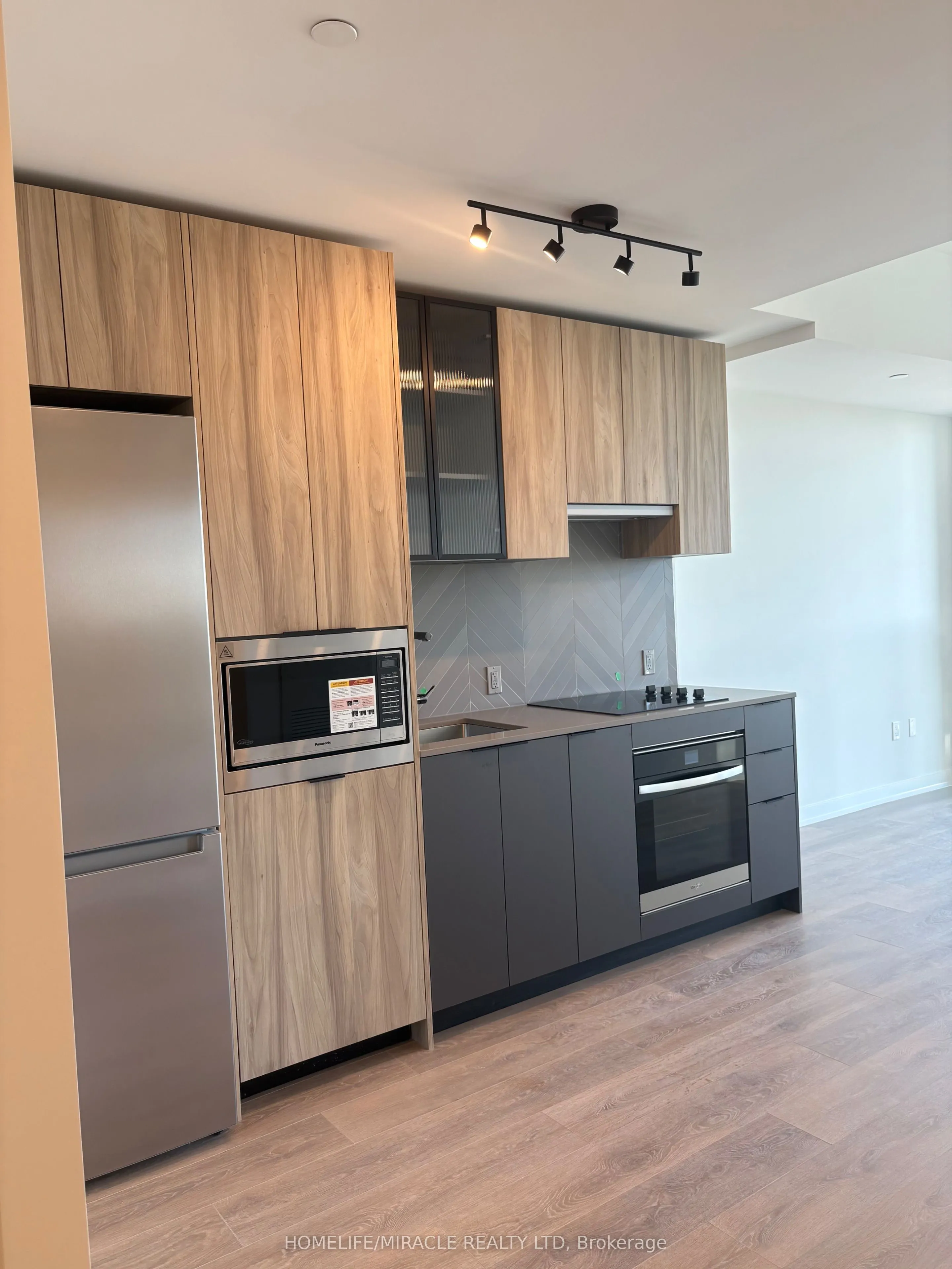 1037 The Queensway, #507