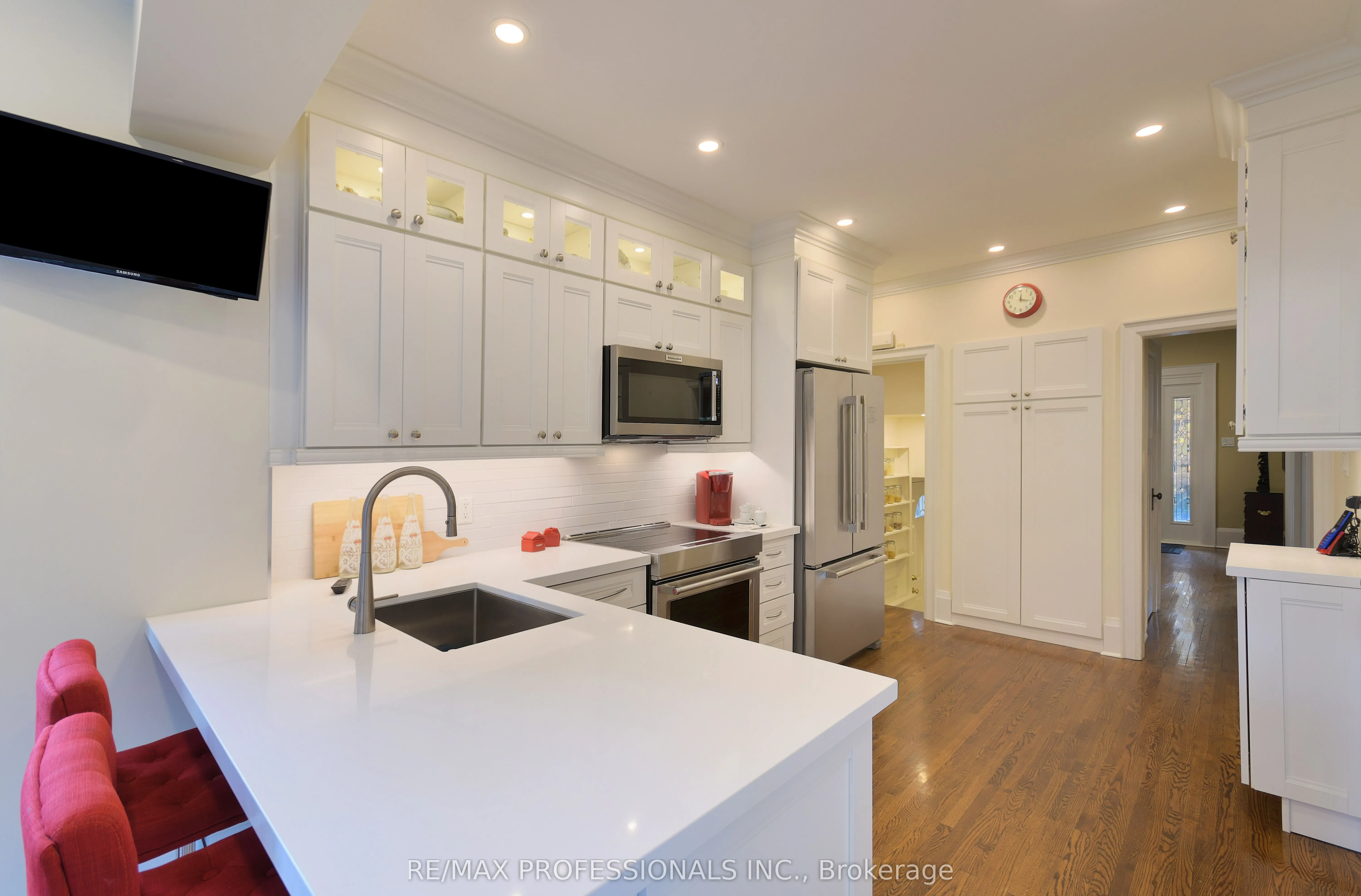12 Glenwood Avenue