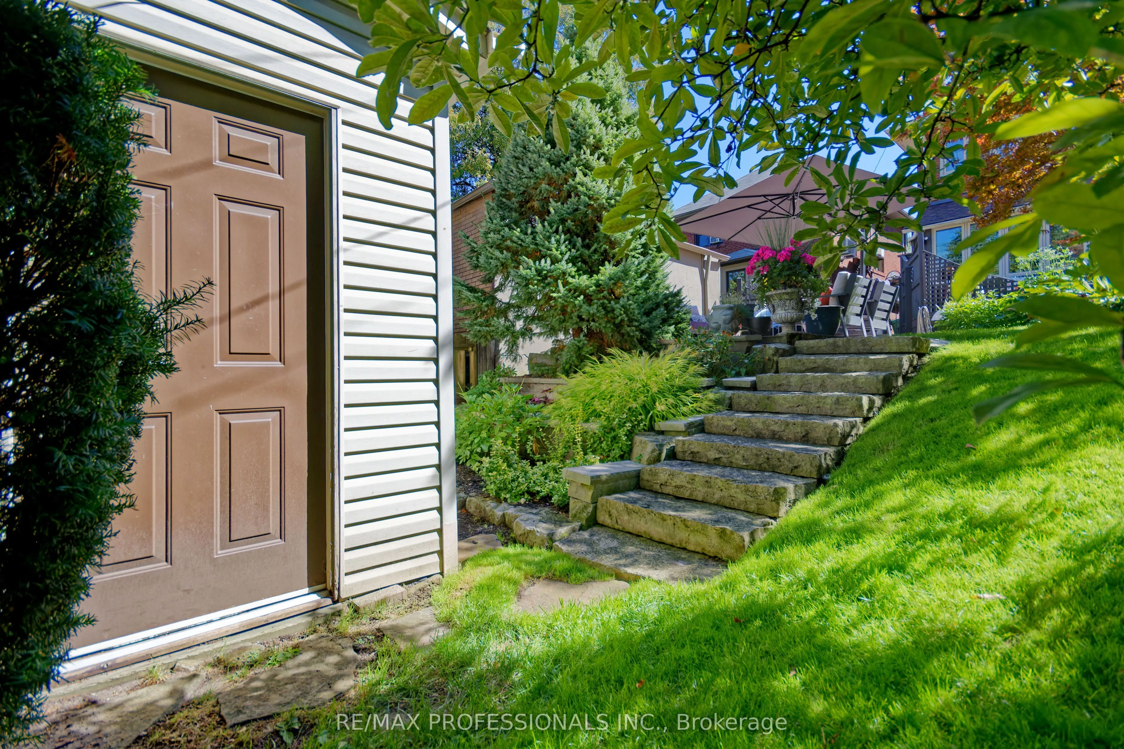 12 Glenwood Avenue
