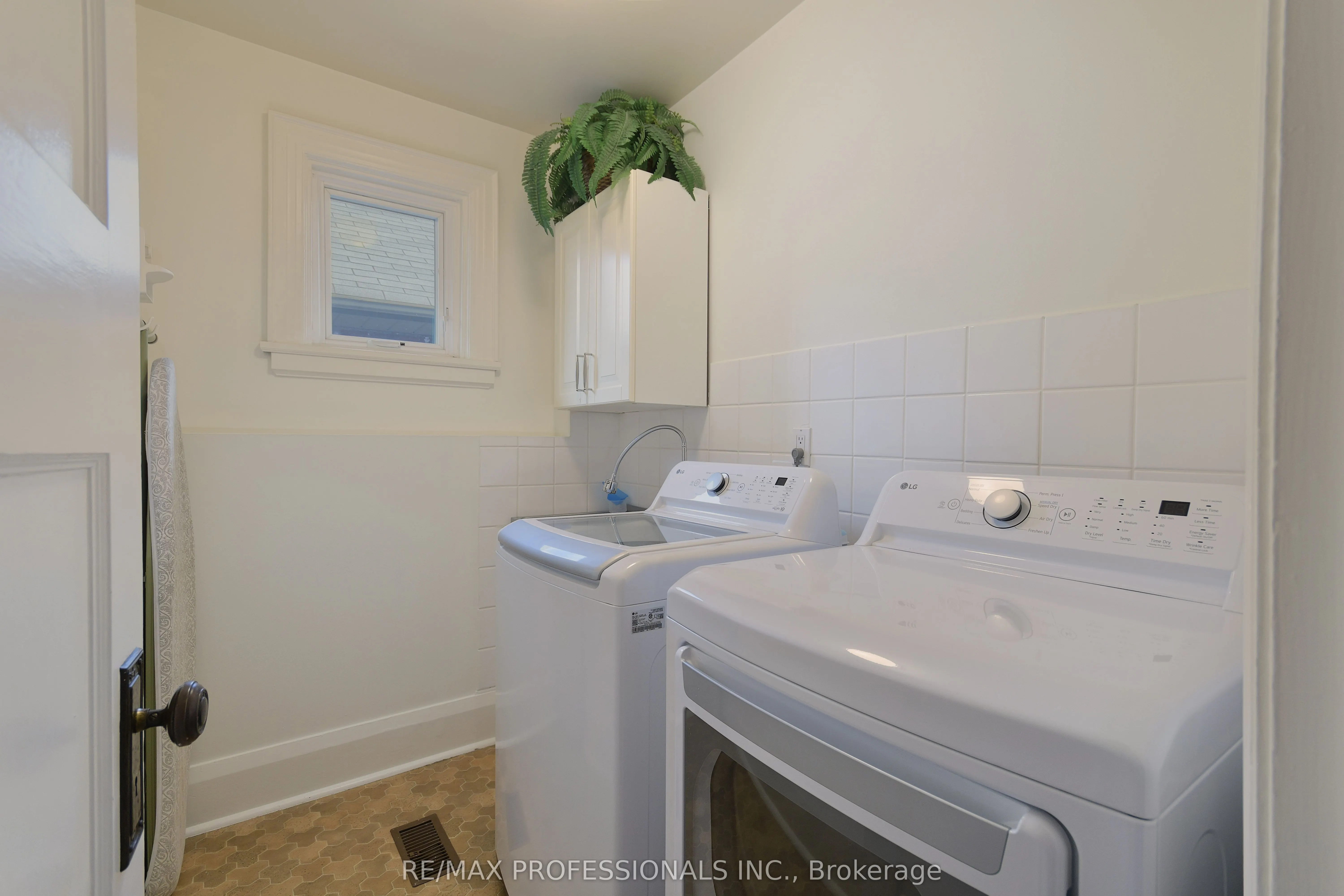 12 Glenwood Avenue